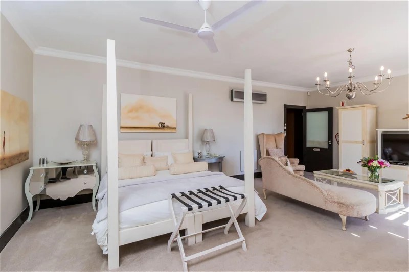 Suite with Balcony with Views