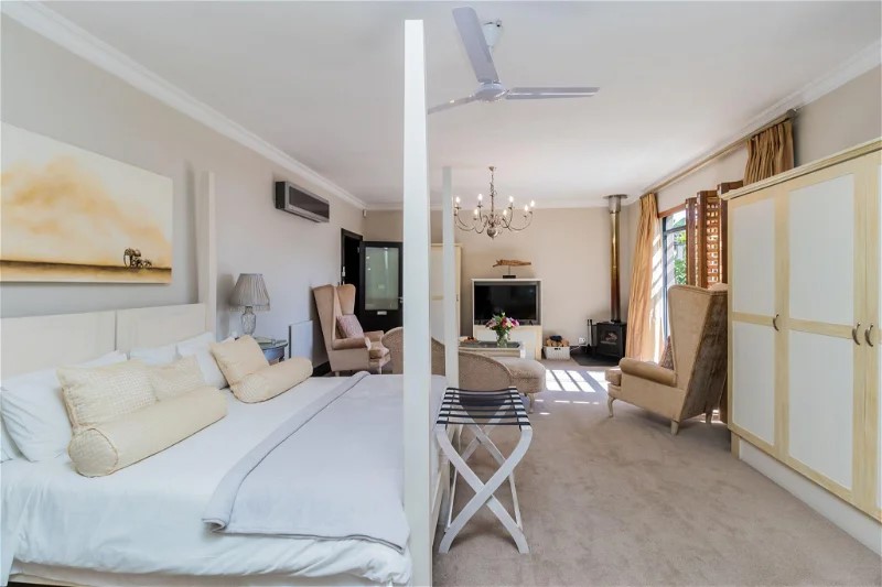 Suite with Balcony with Views