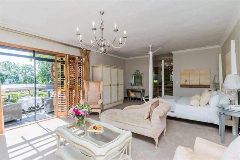 Suite with Balcony with Views