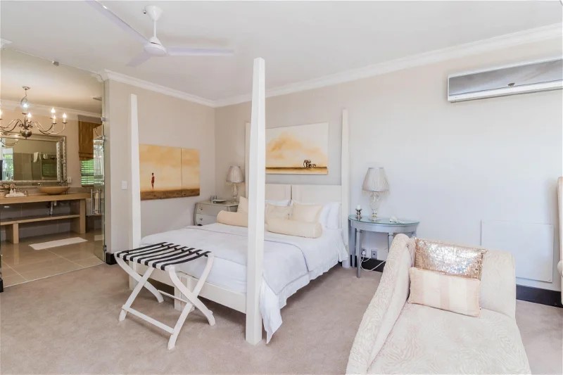 Suite with Balcony with Views