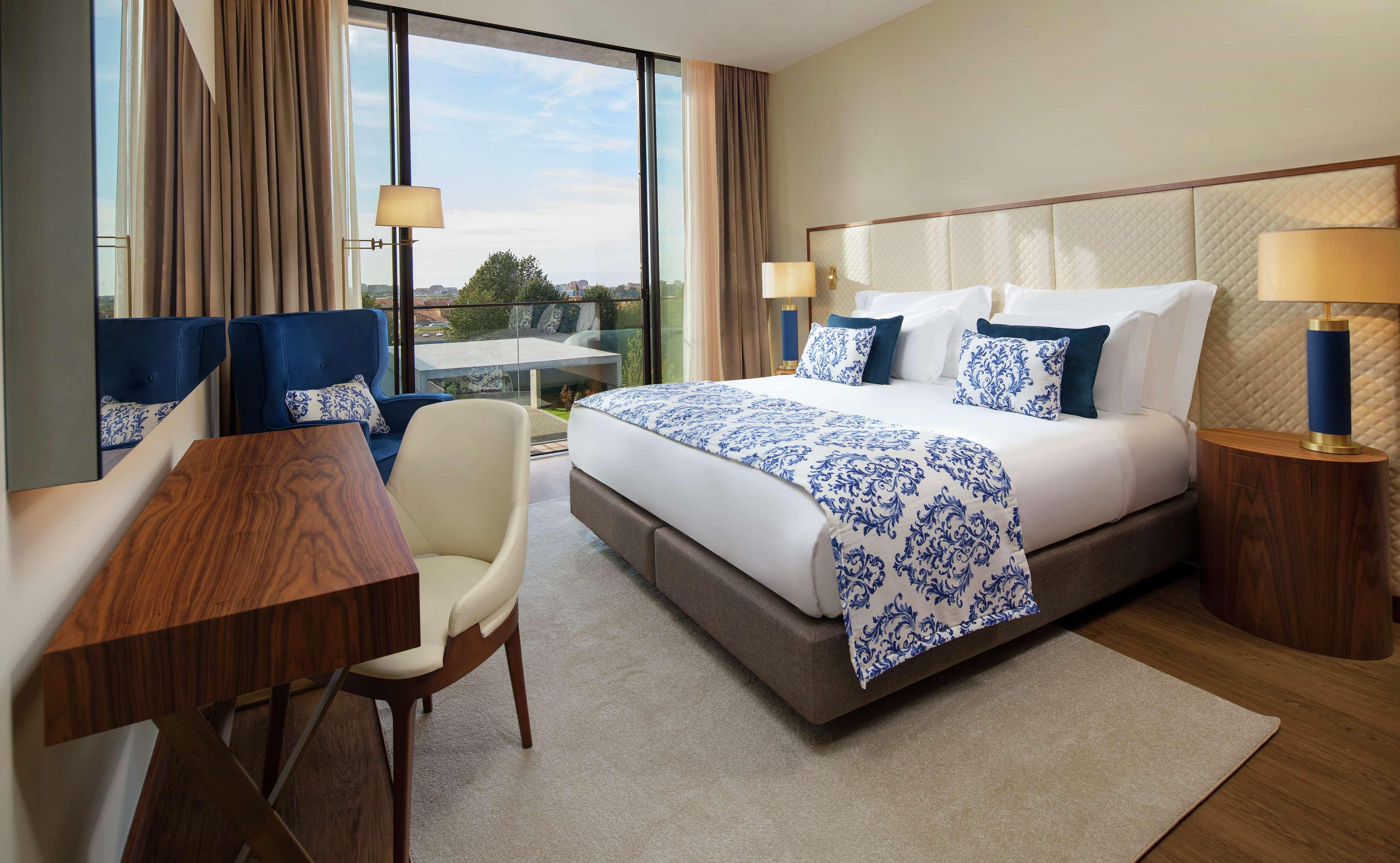 Double Deluxe King Bed