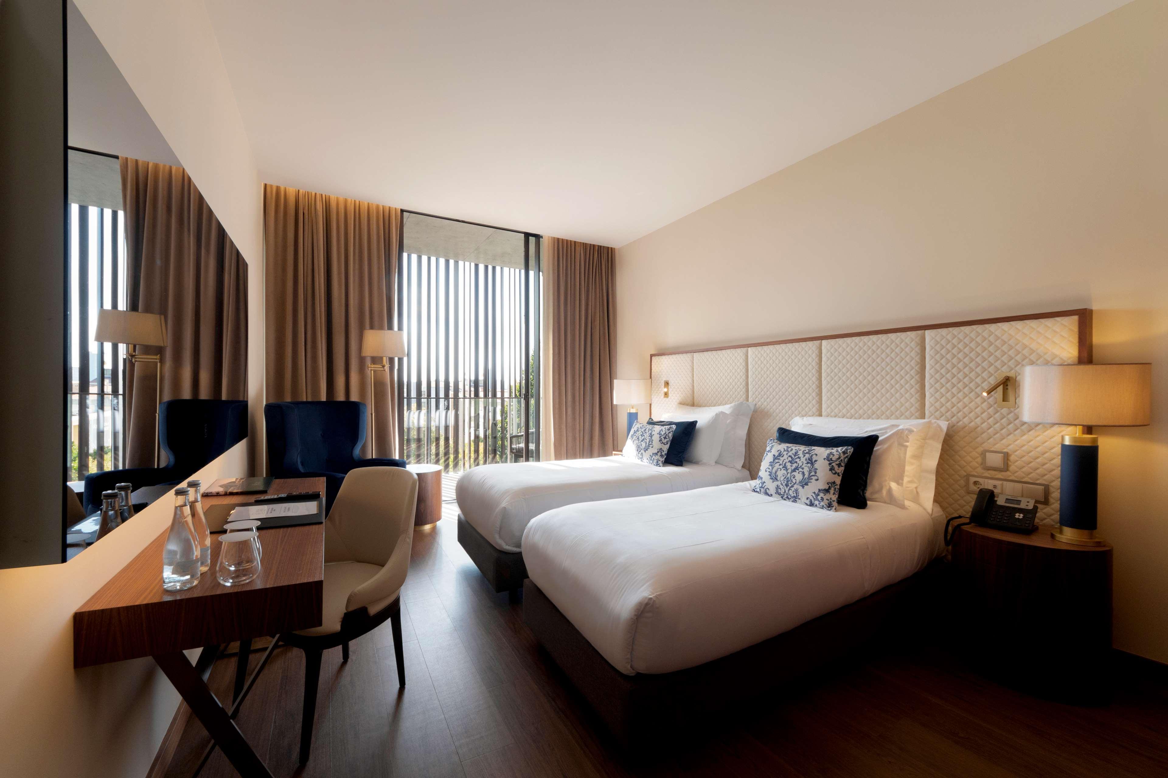 Double Deluxe King Bed