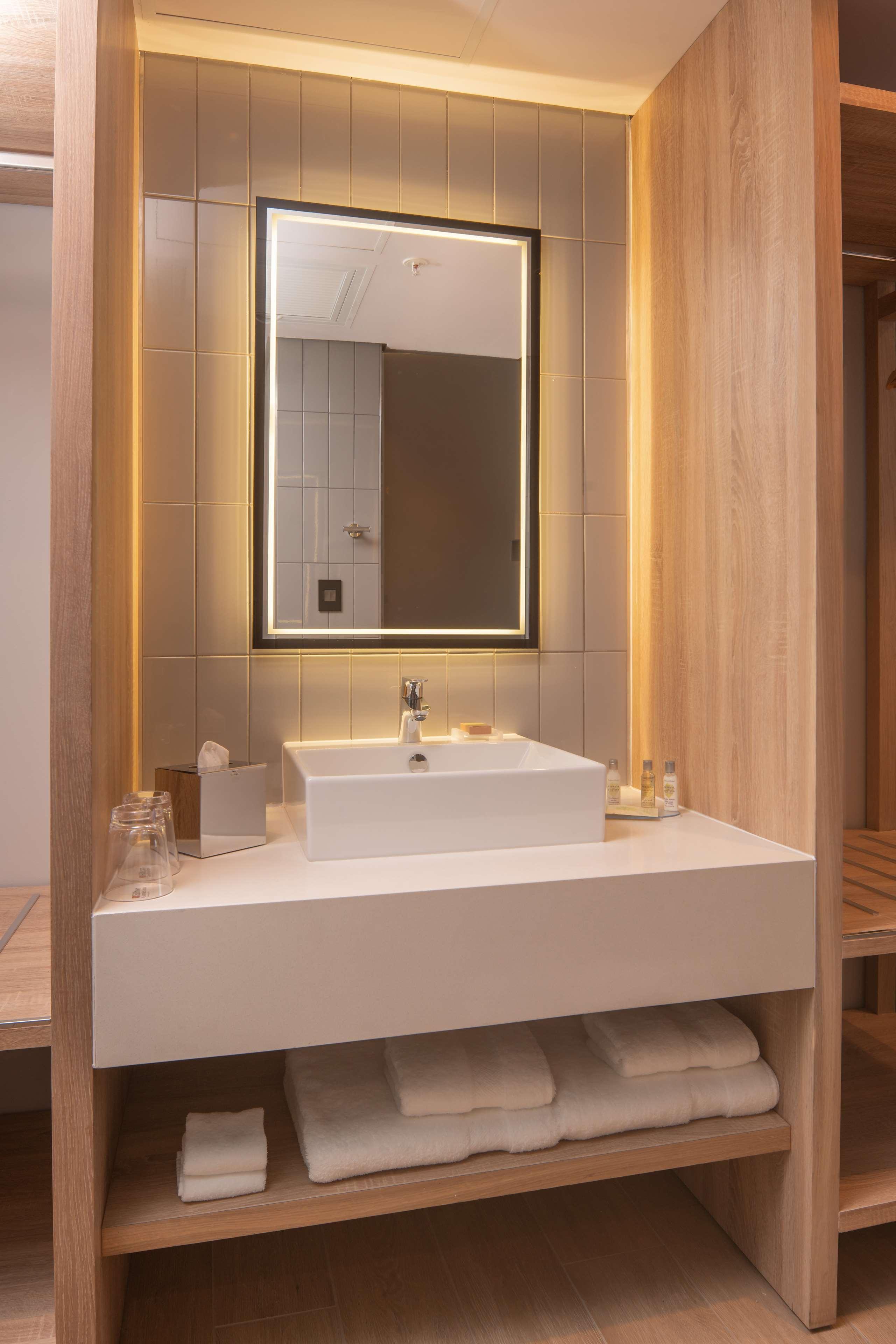 Suite Connecting Room