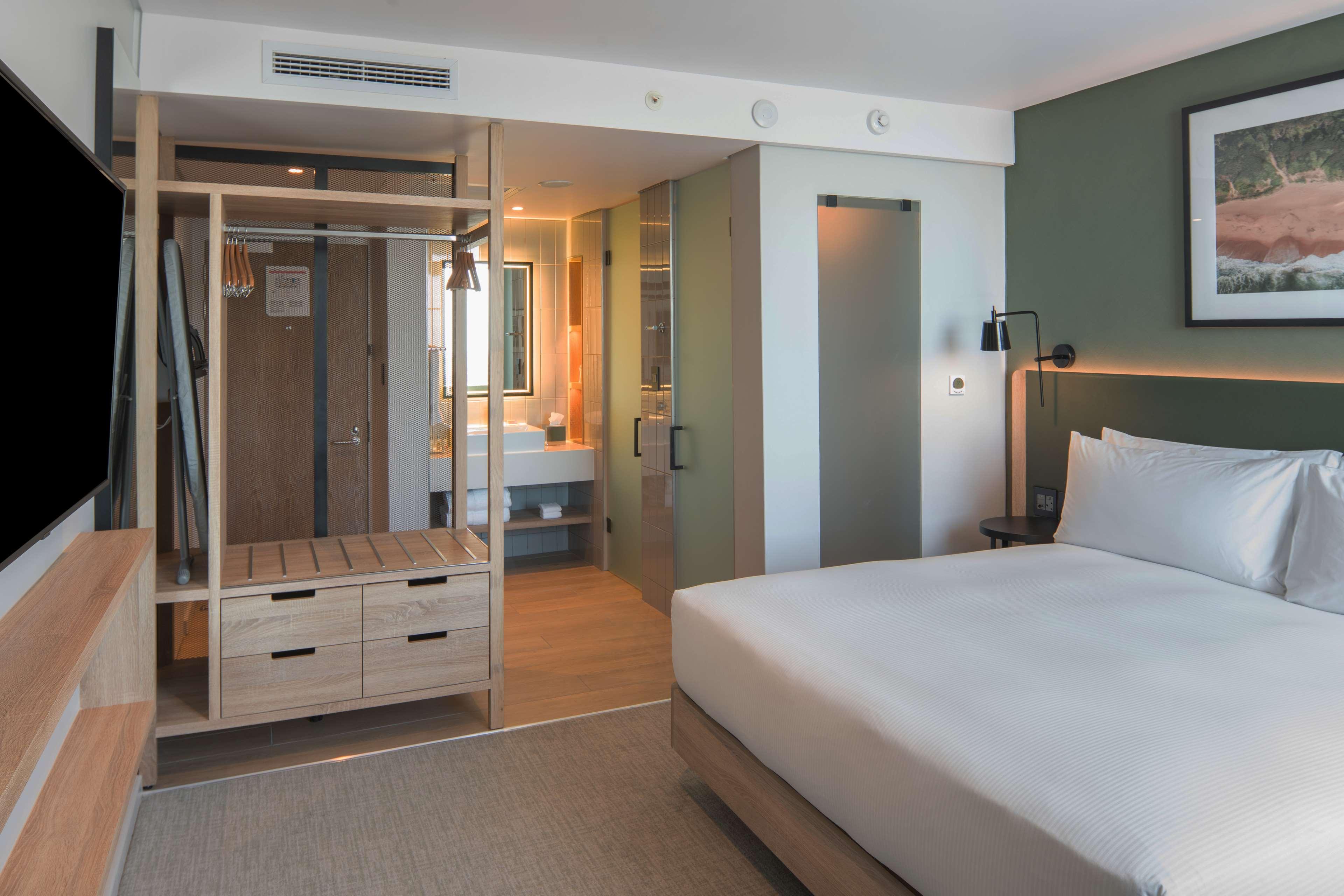 Double Sea View King Bed