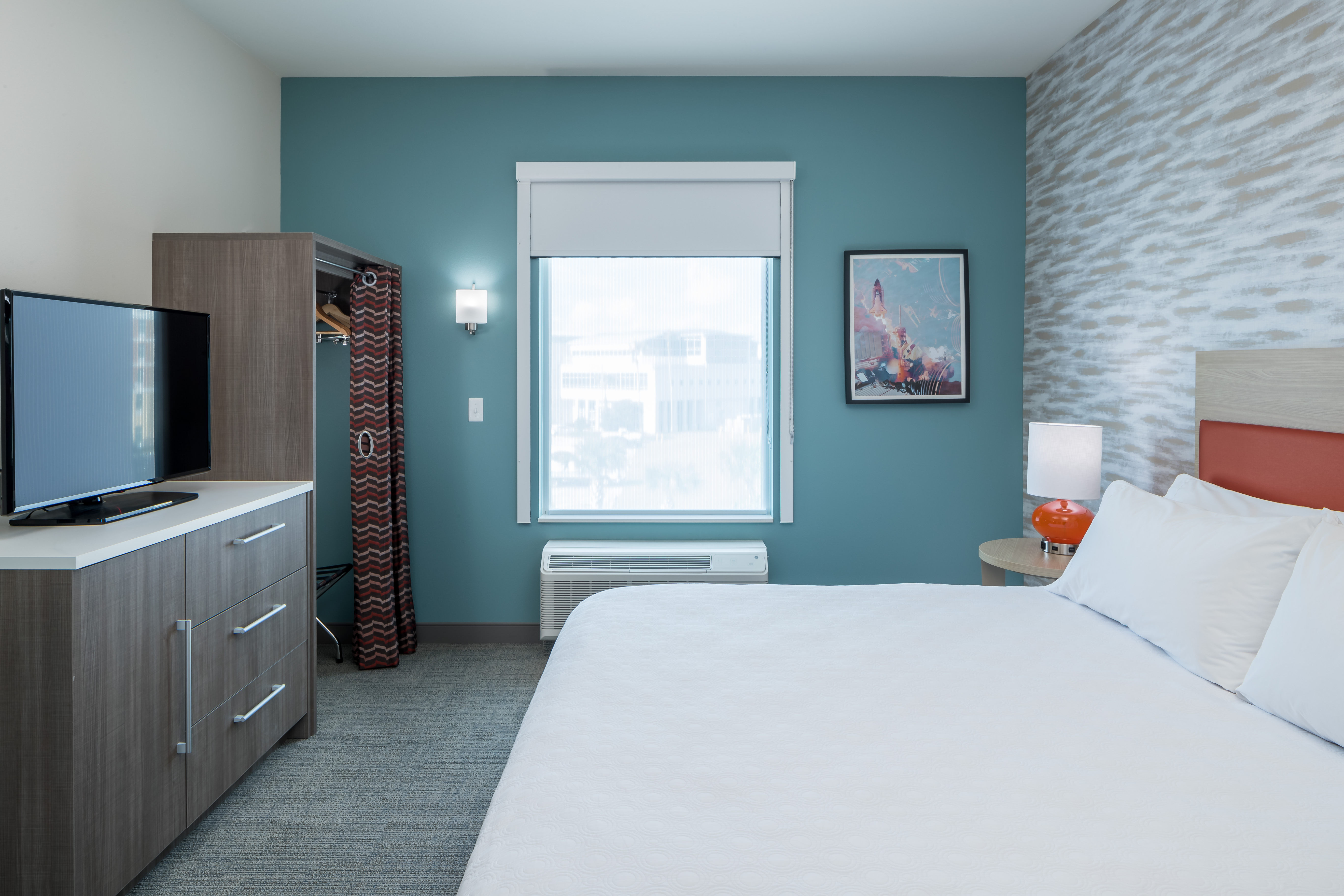 Suite Accessible King Size Bed