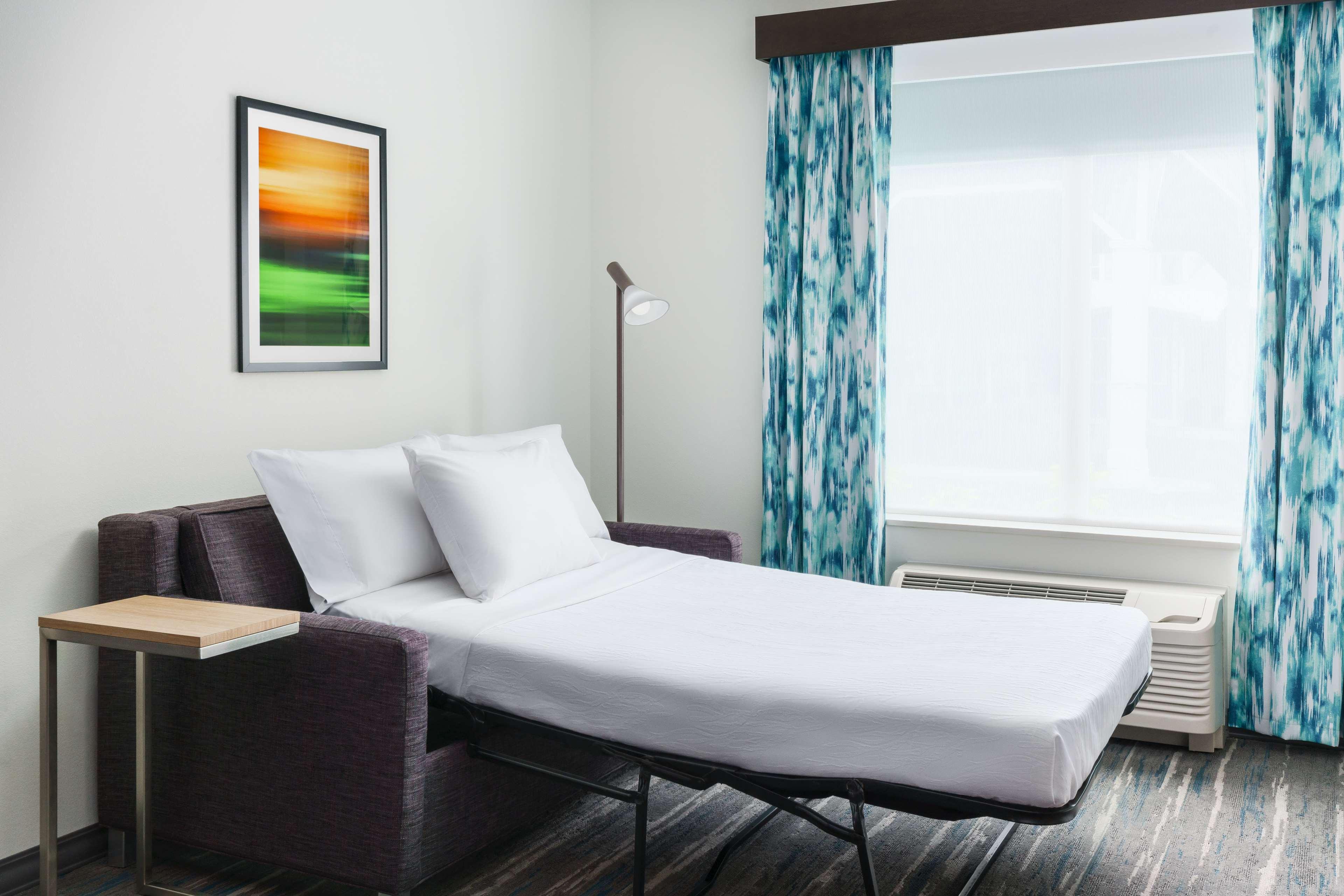 Suite Accessible King Size Bed