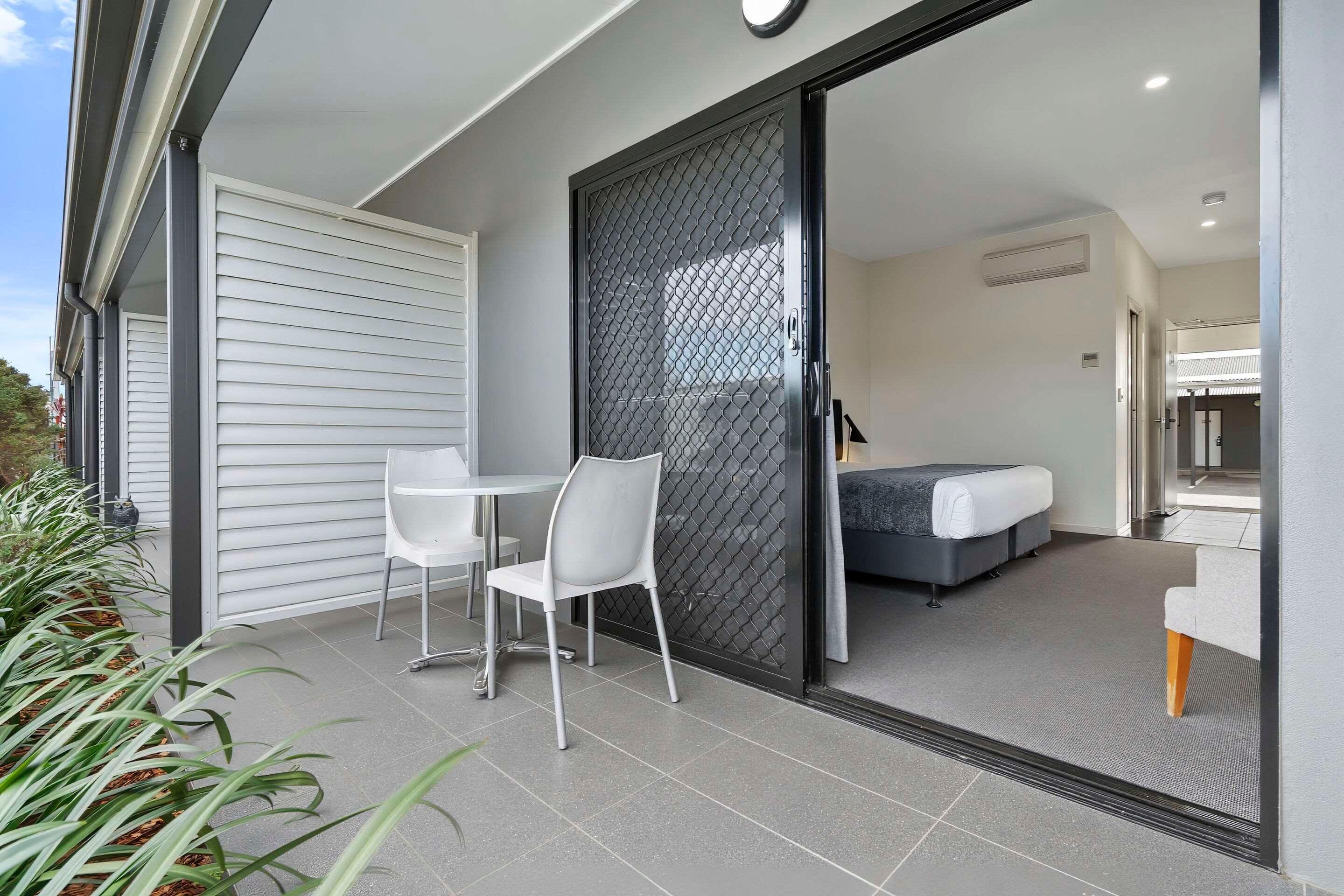 Quadruple Capacity 6