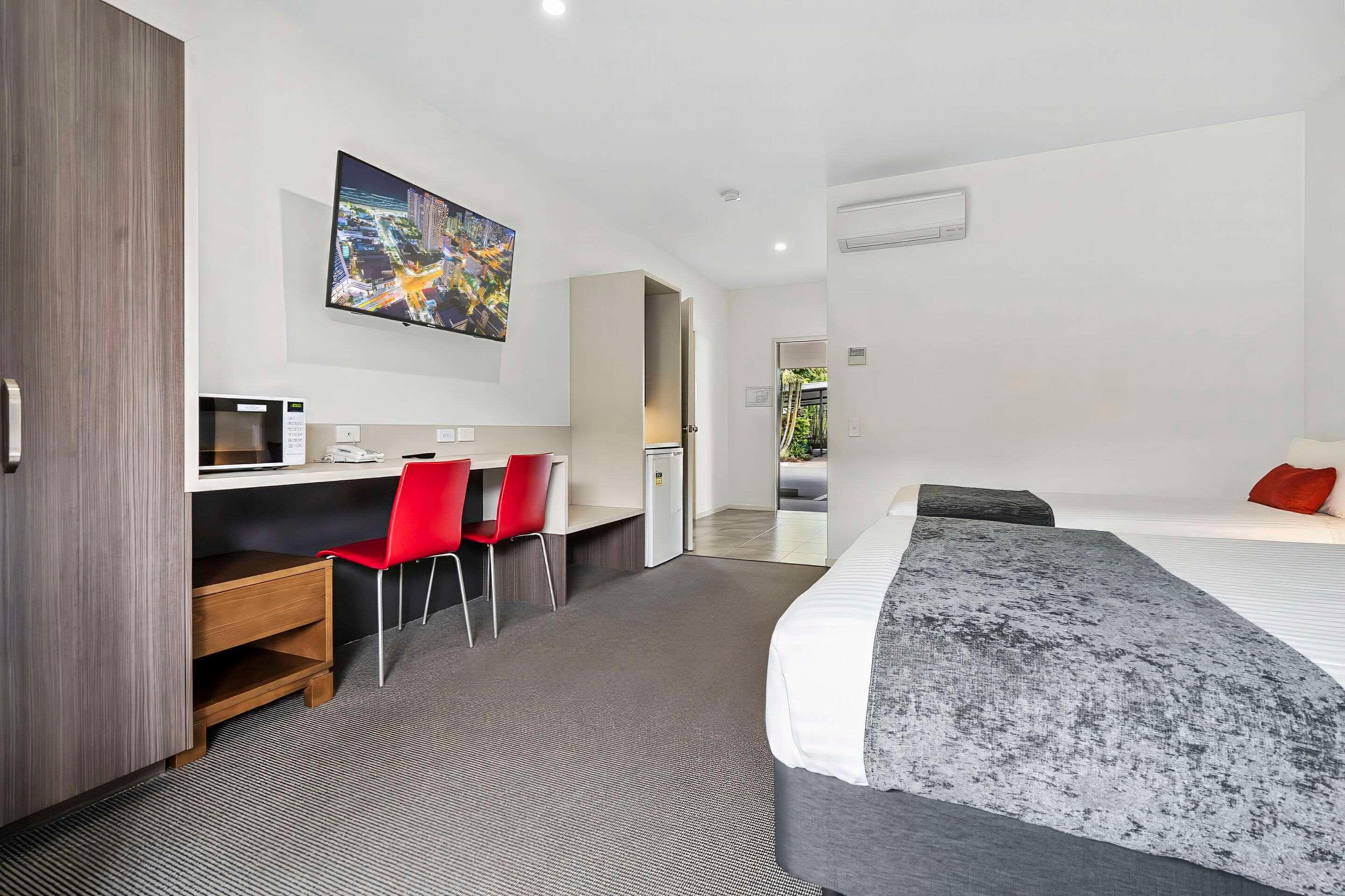 Quadruple Capacity 6