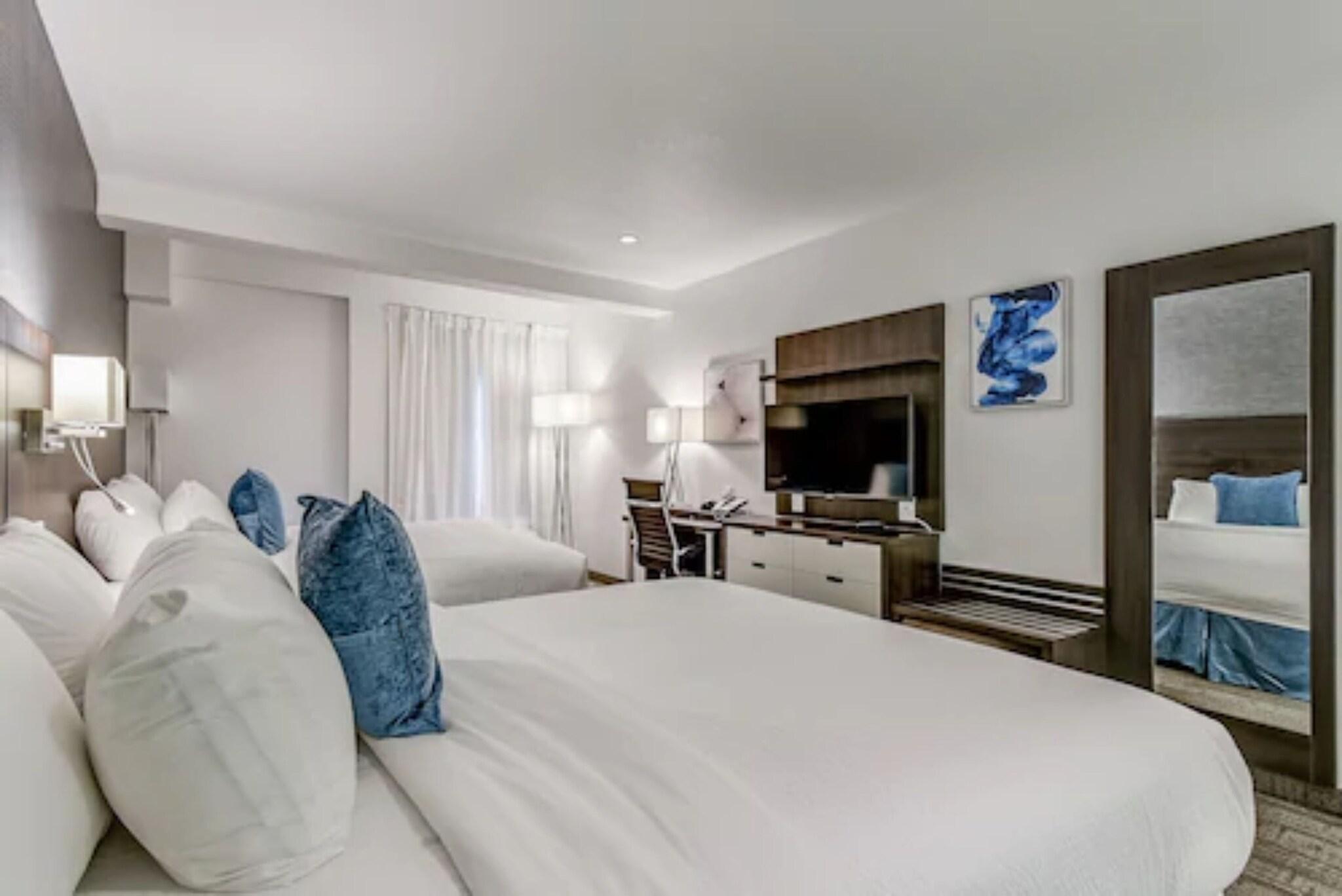 Studio Two Queen Beds