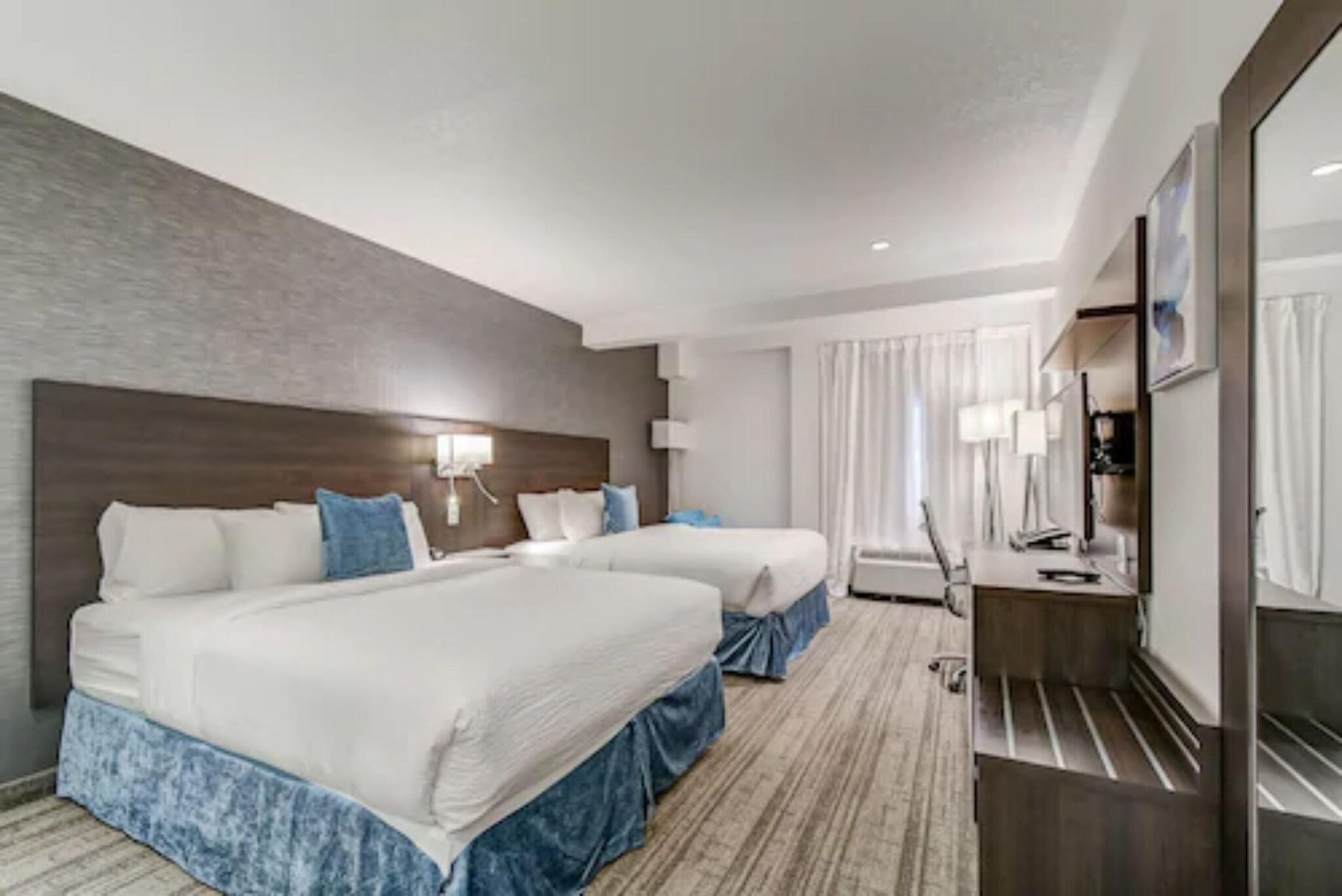 Studio Two Queen Beds