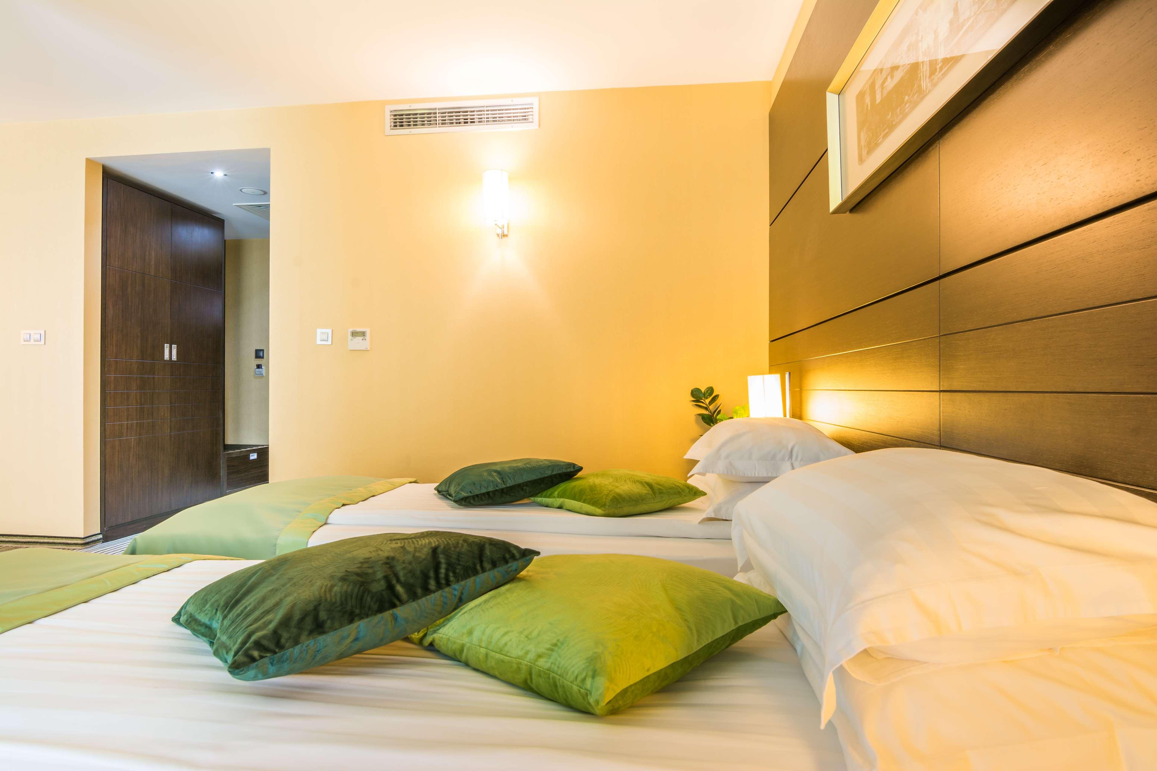 Family Room Capacity 5