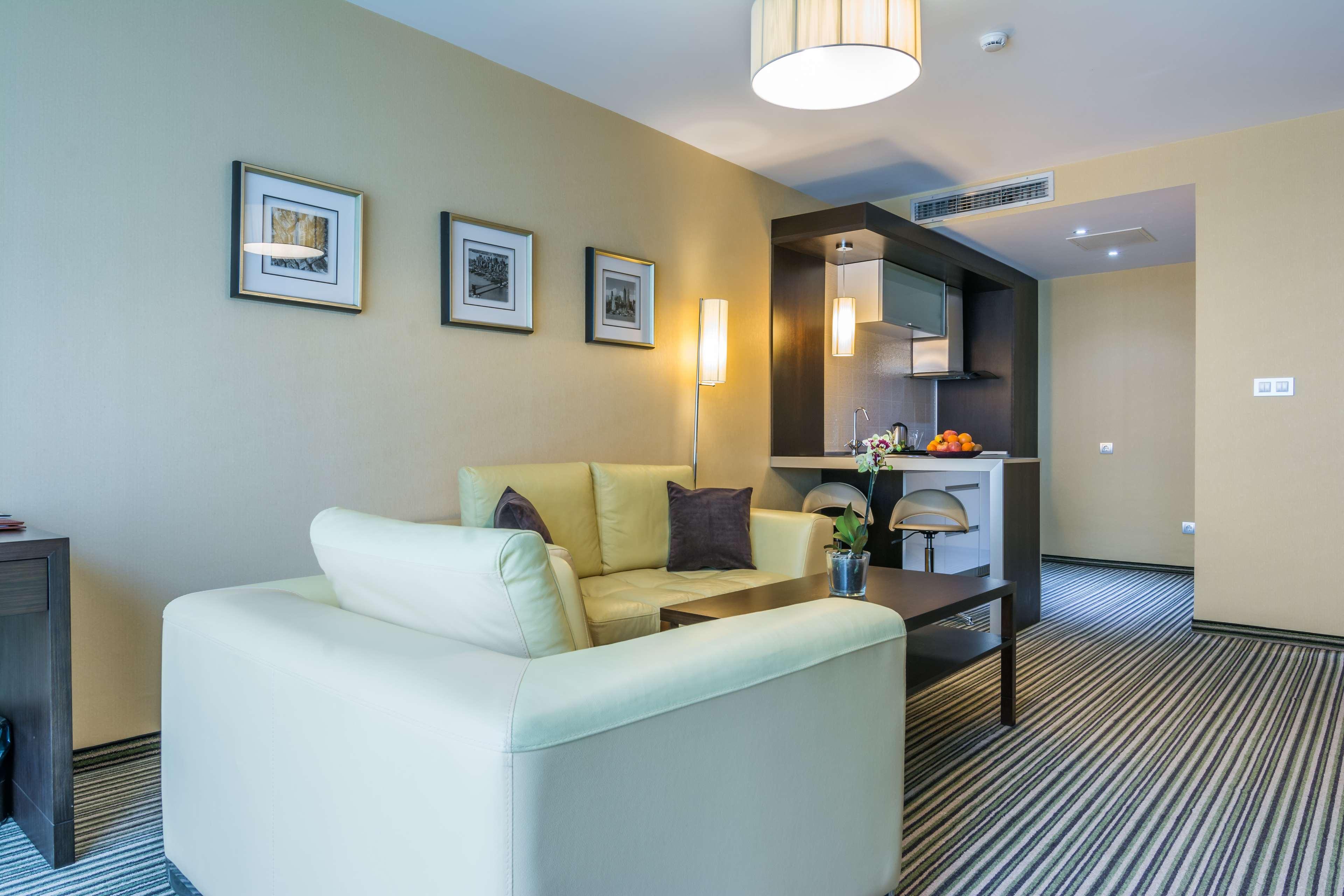 Family Room Capacity 5