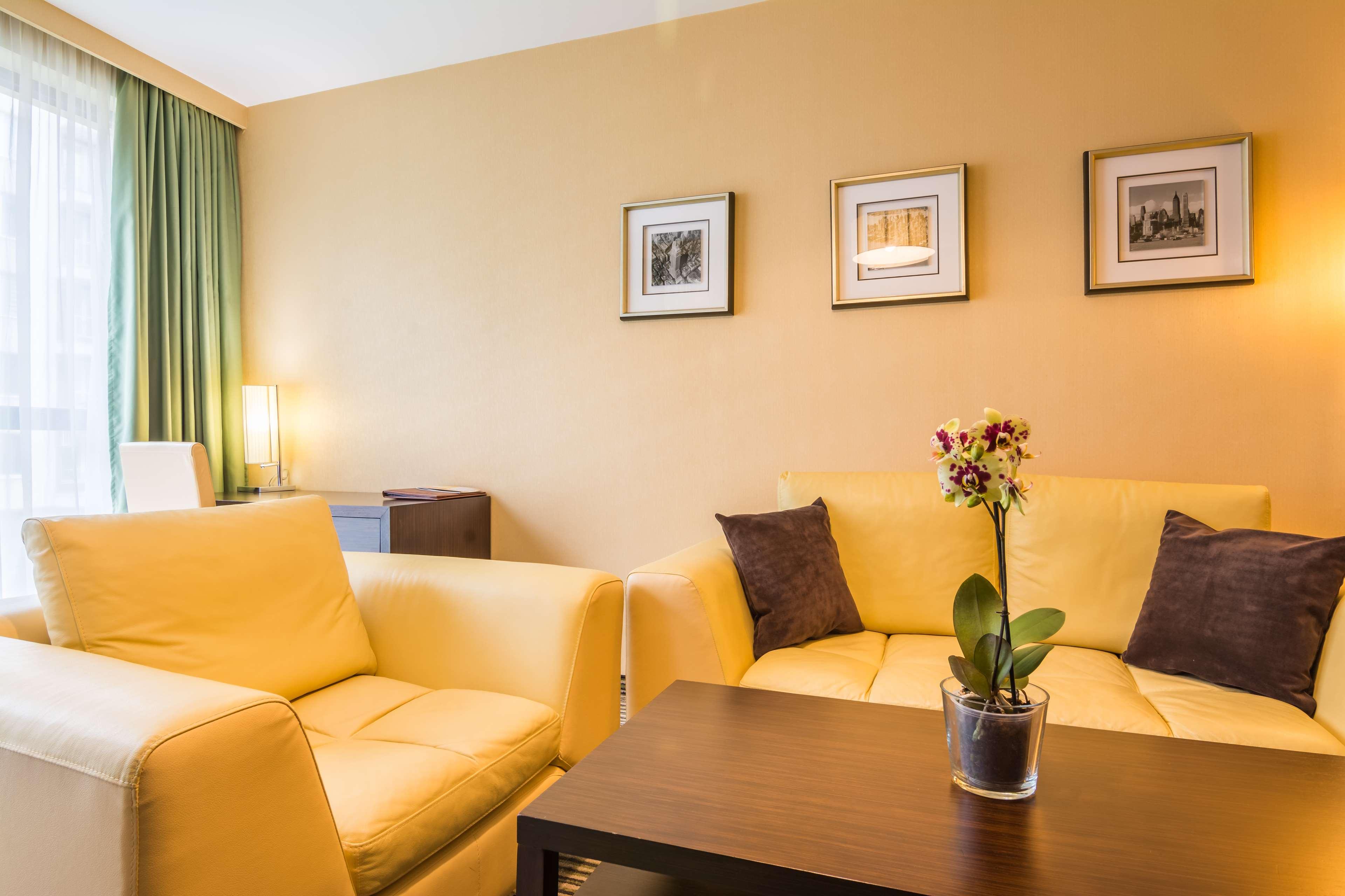 Family Room Capacity 5