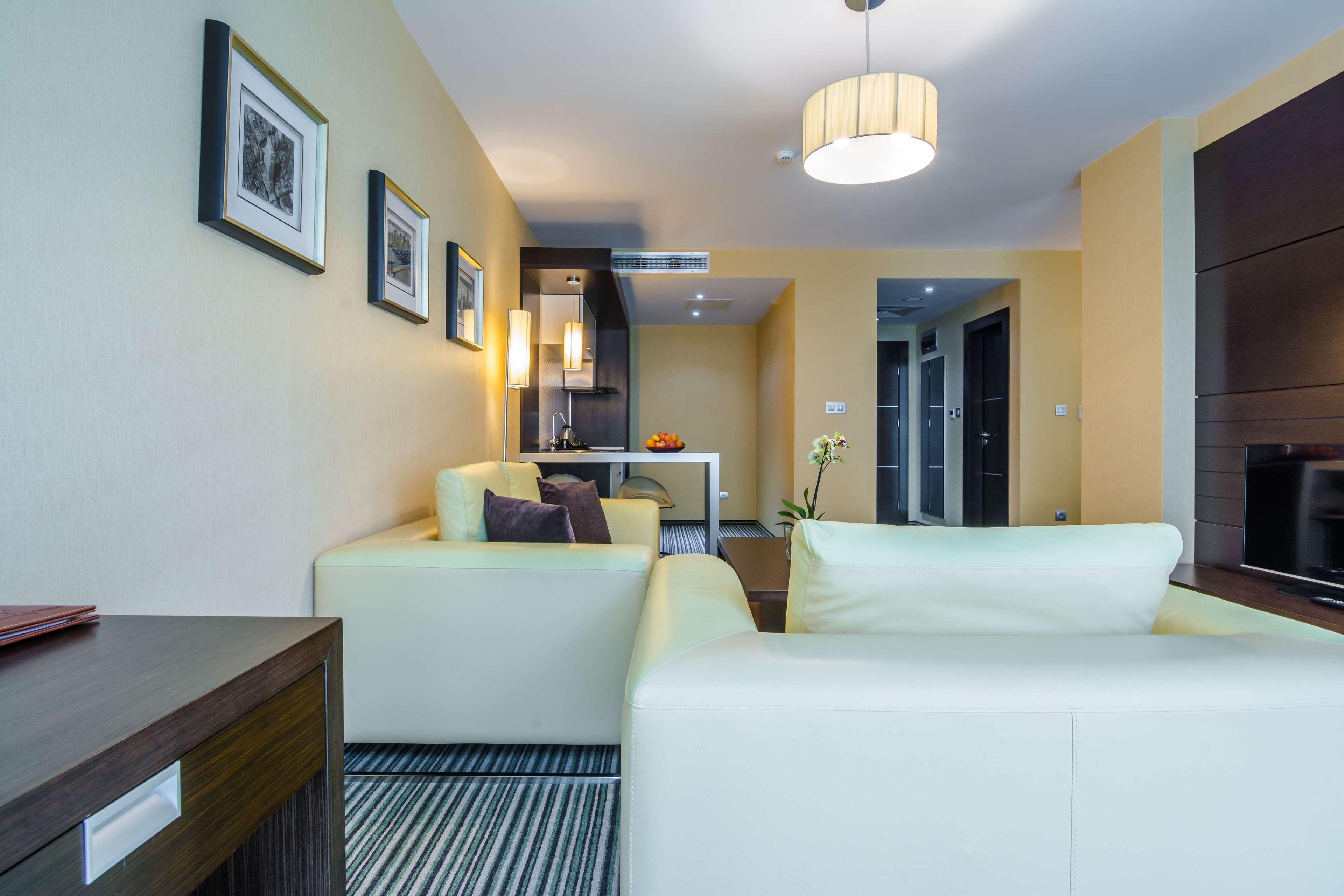 Family Room Capacity 5