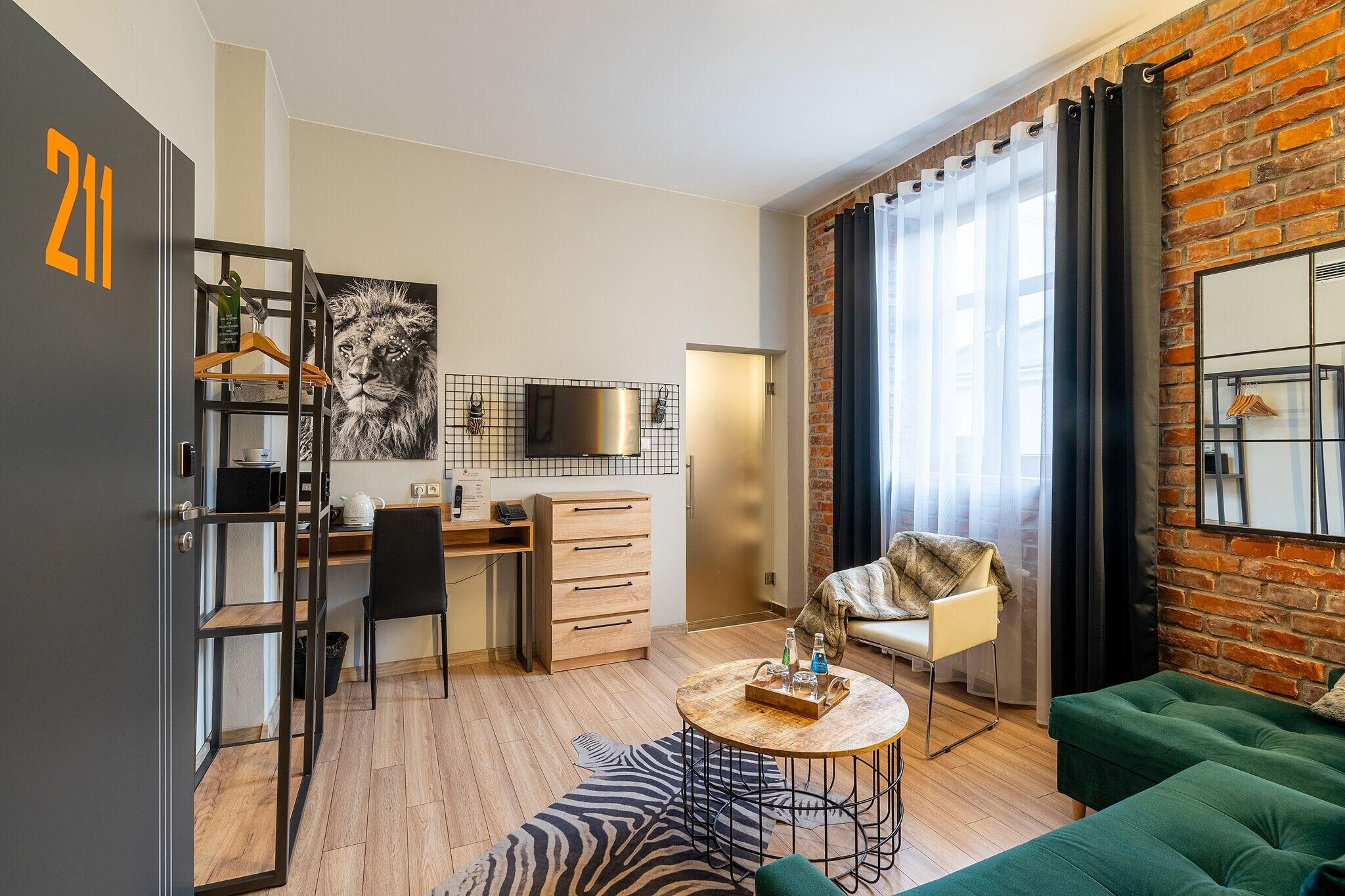 Suite Business Queen Bed