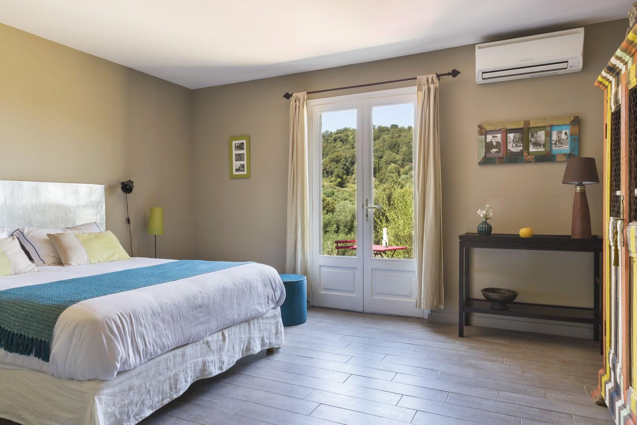 Double Queen Size Bed