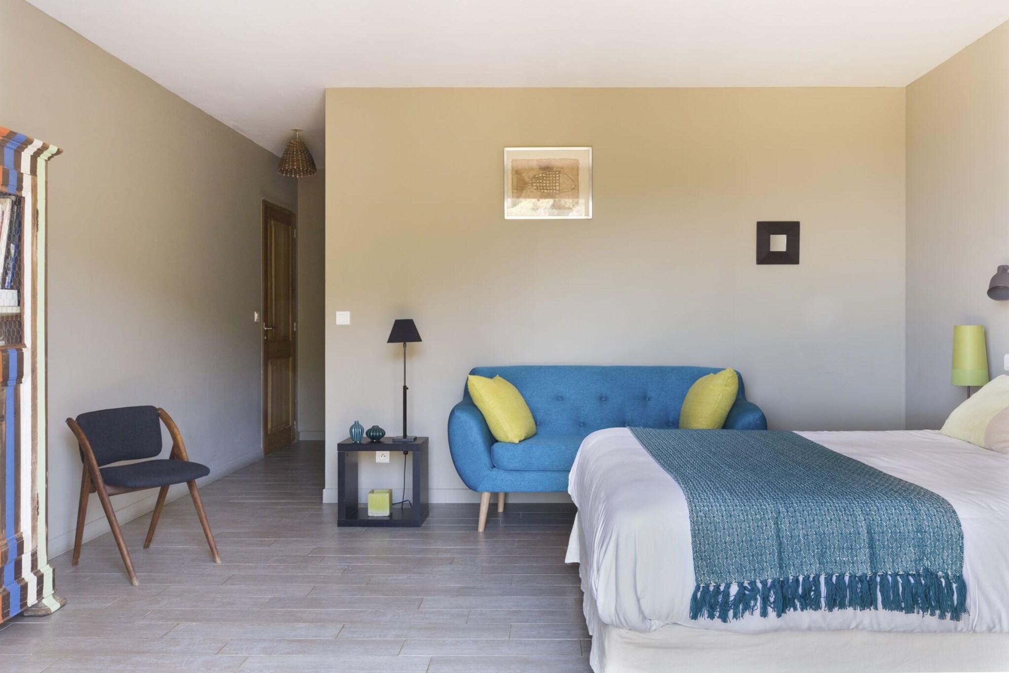 Double Queen Size Bed