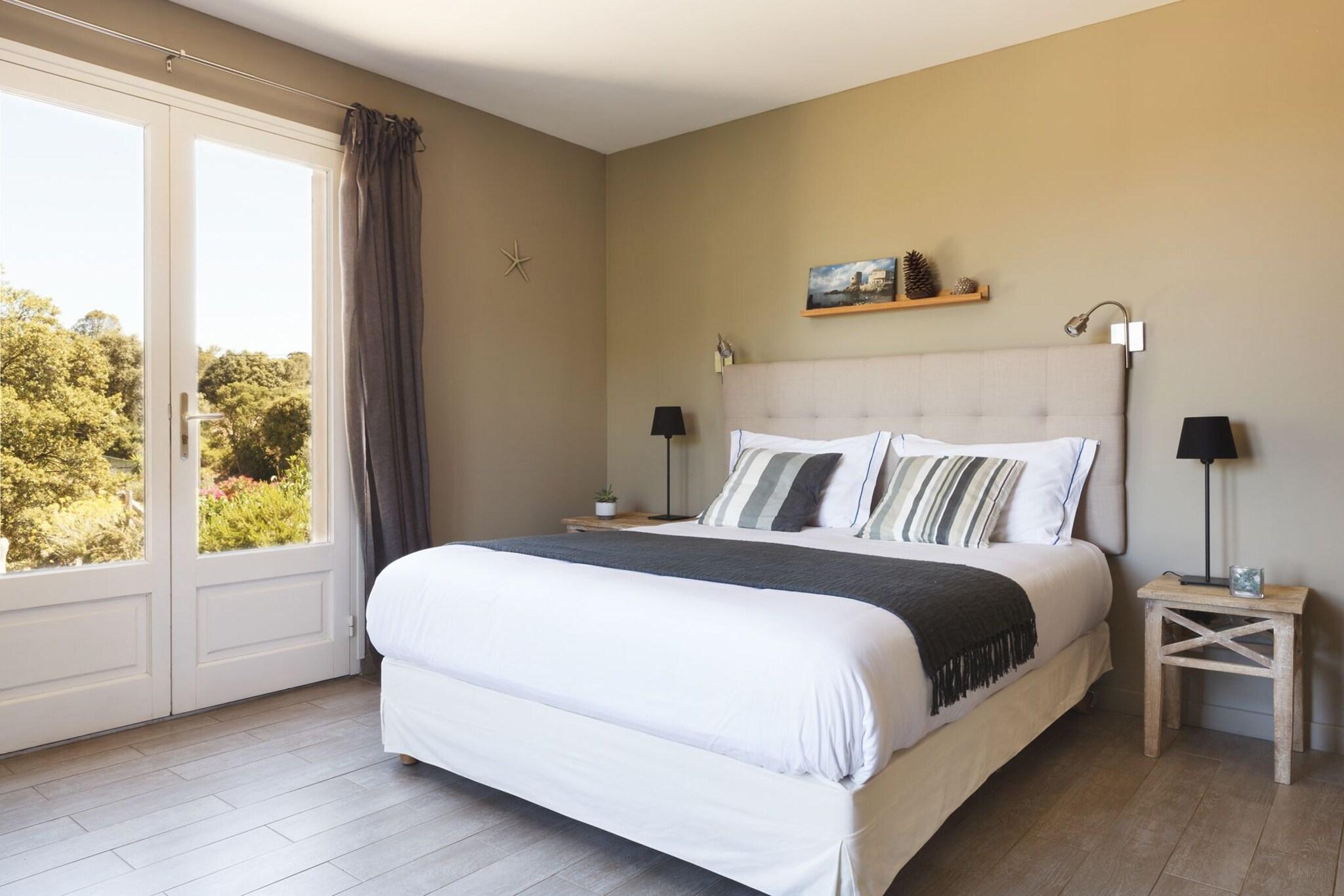 Double Queen Size Bed