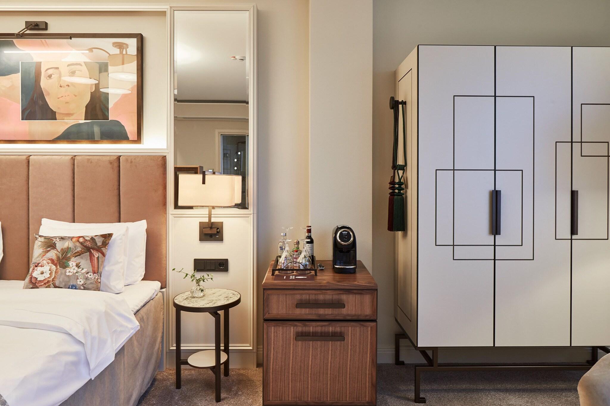 Double Deluxe King Bed