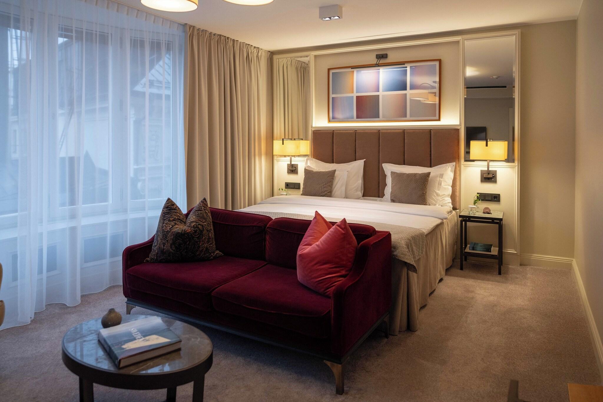 Double Deluxe King Bed