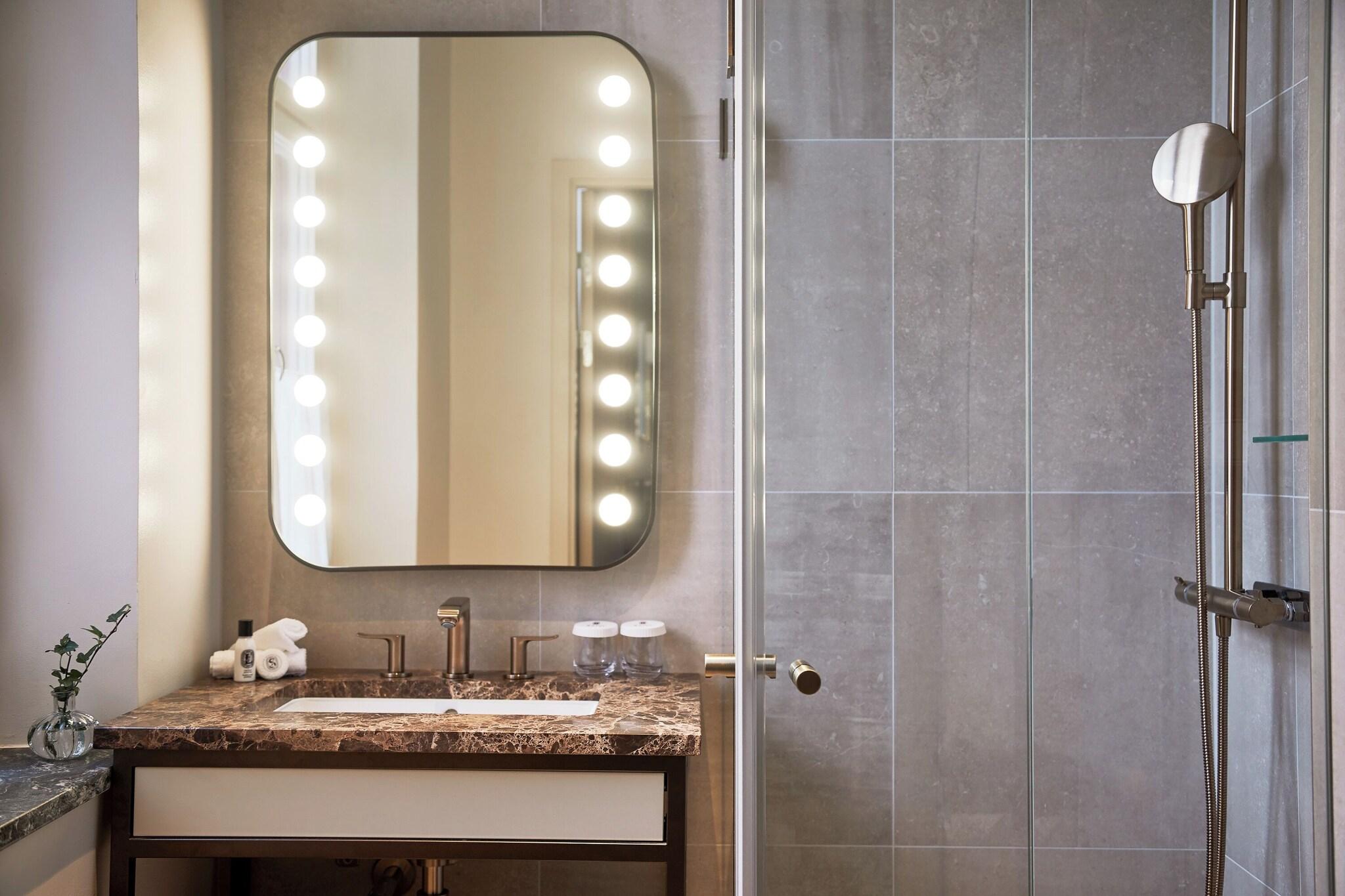 Double Queen Size Bed