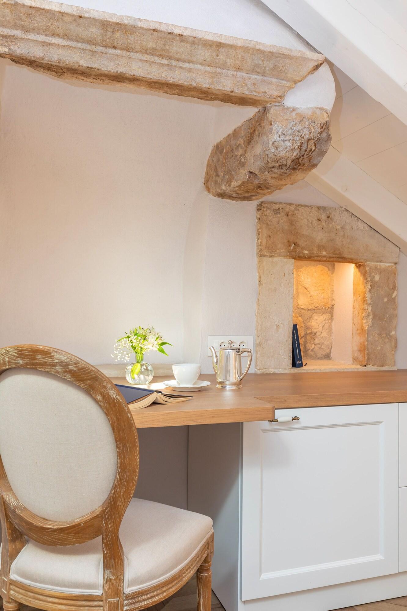 Double Deluxe Queen Bed