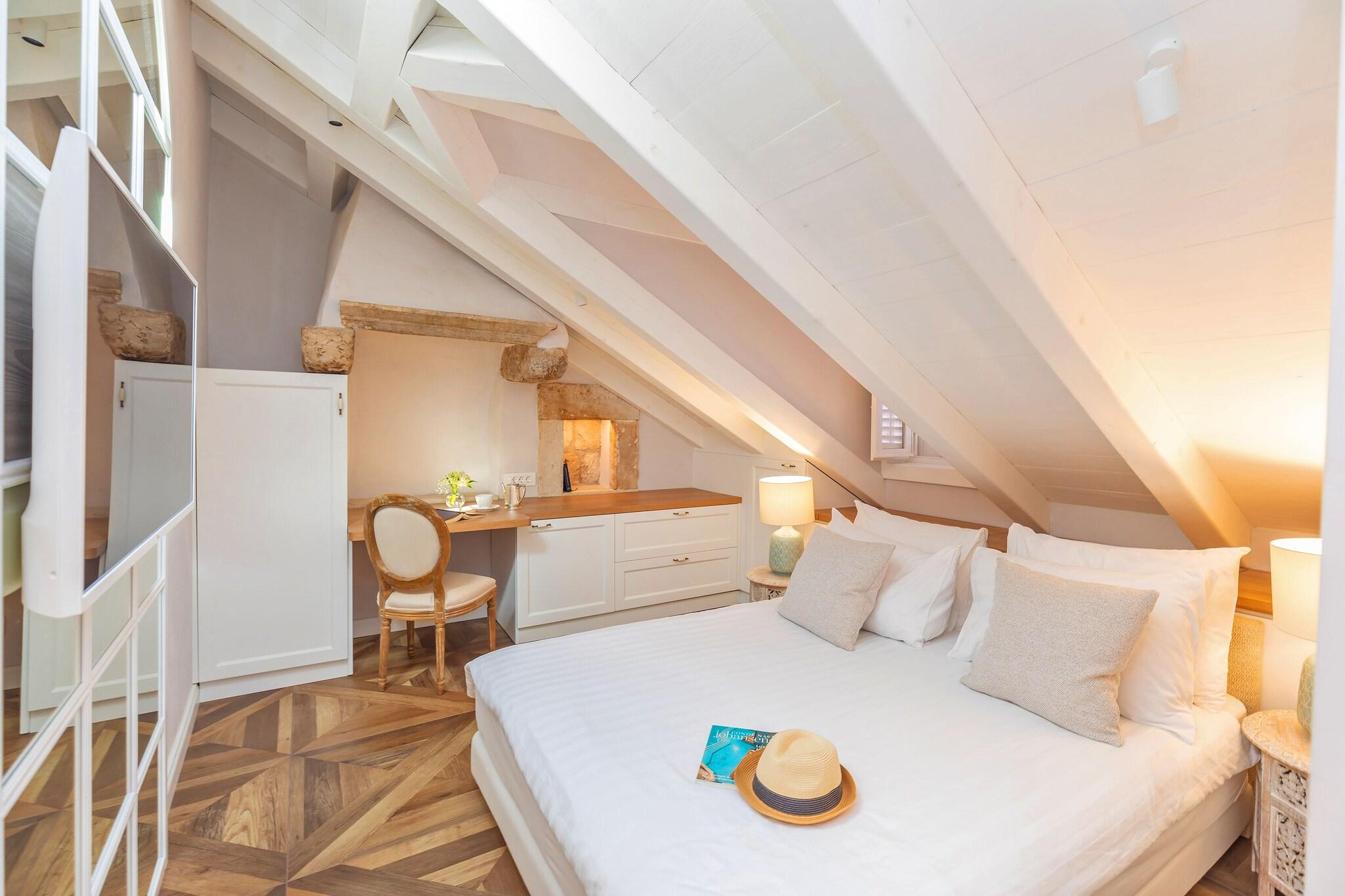 Double Deluxe Queen Bed