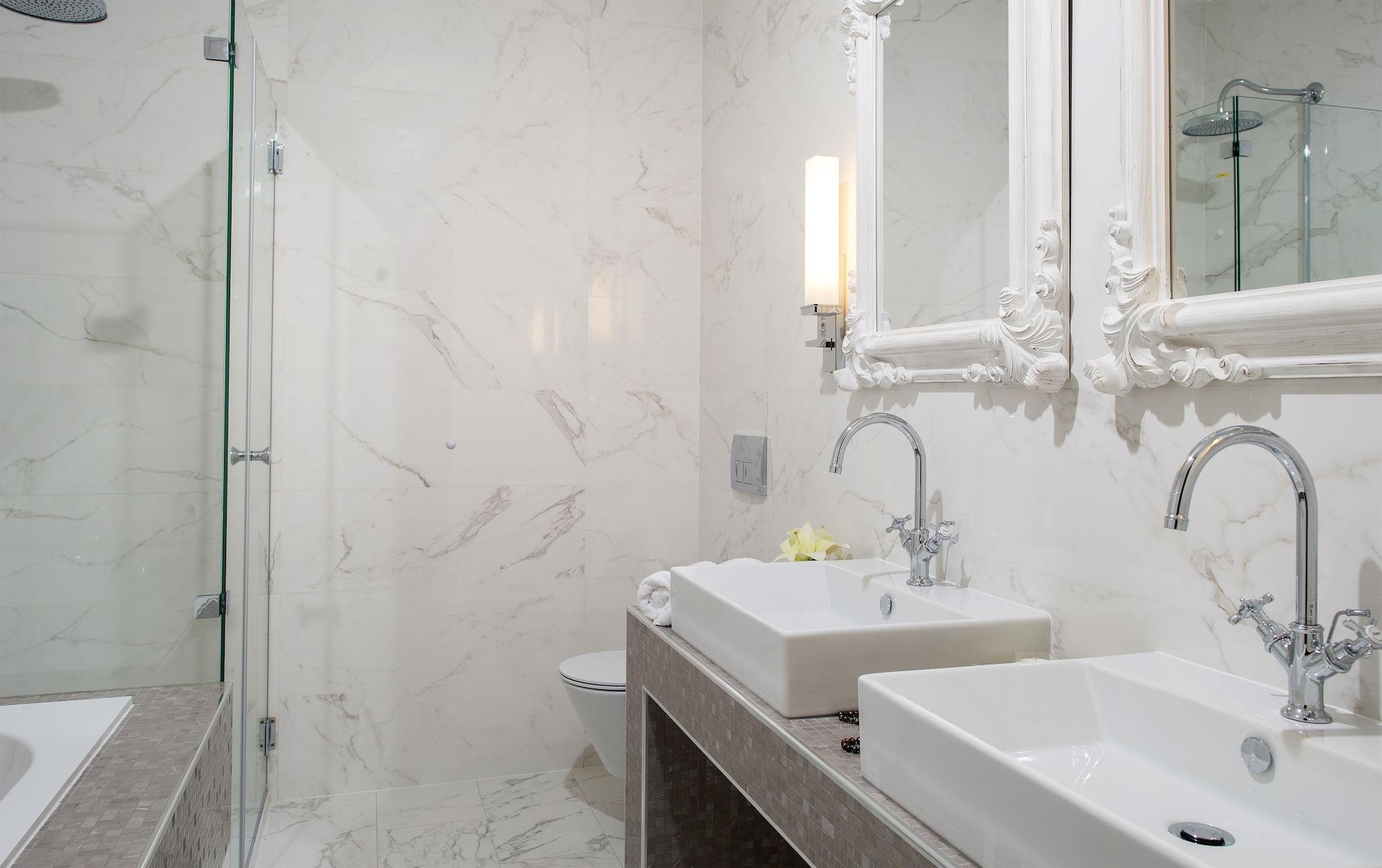 Suite Deluxe King Bed