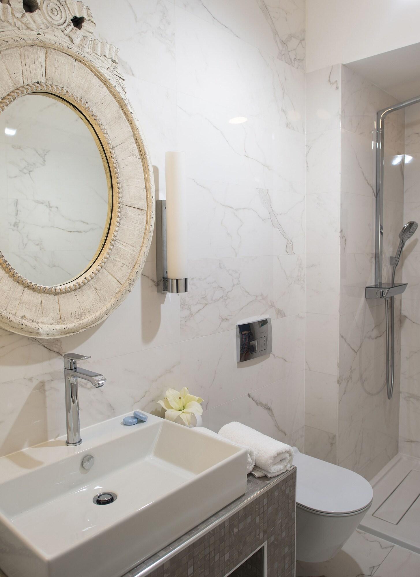 Suite Deluxe Queen Bed