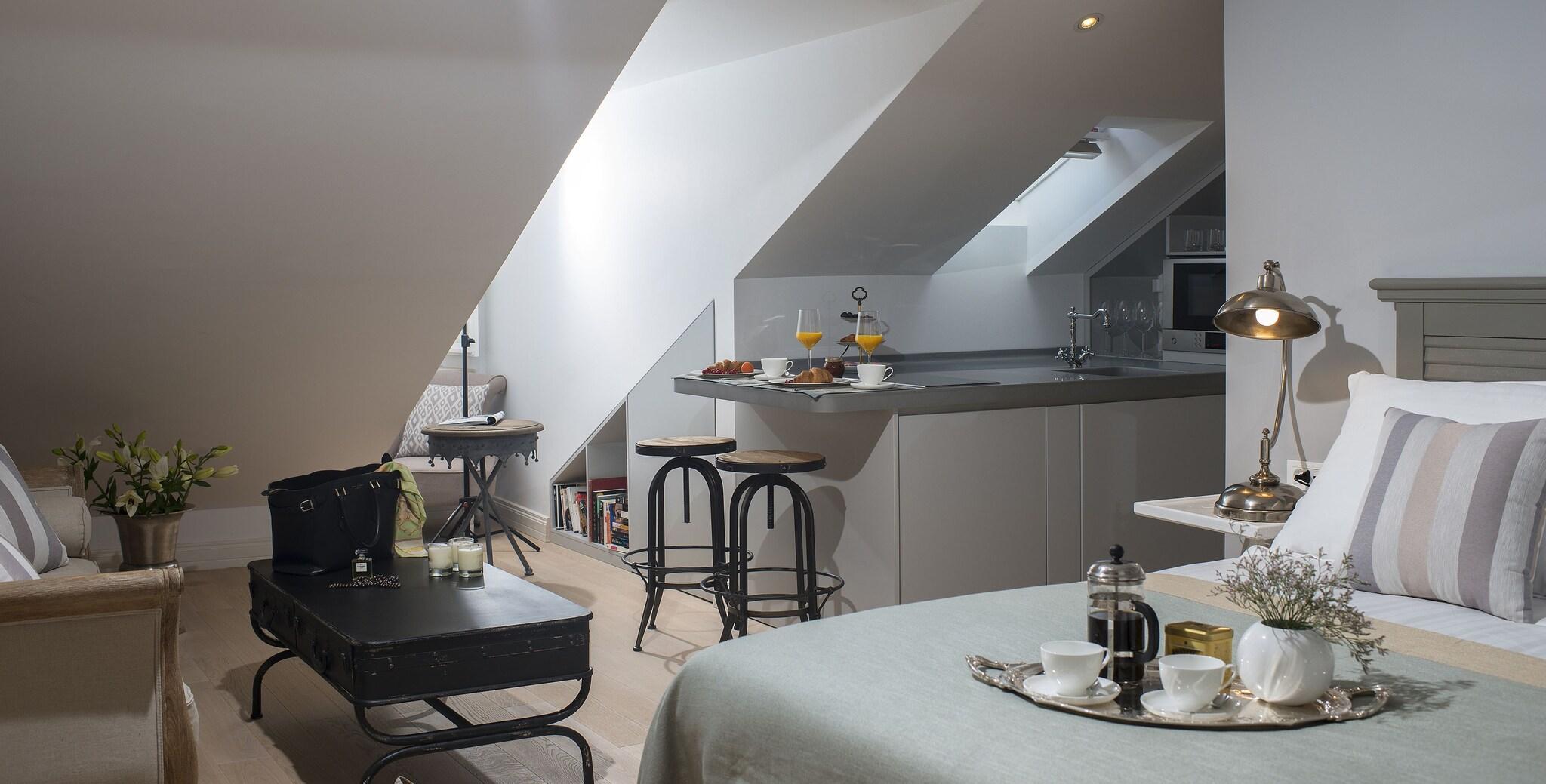 Suite Deluxe Queen Bed