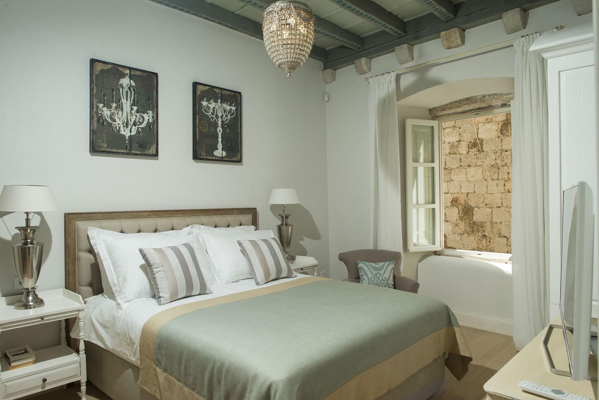 Suite Deluxe Queen Bed