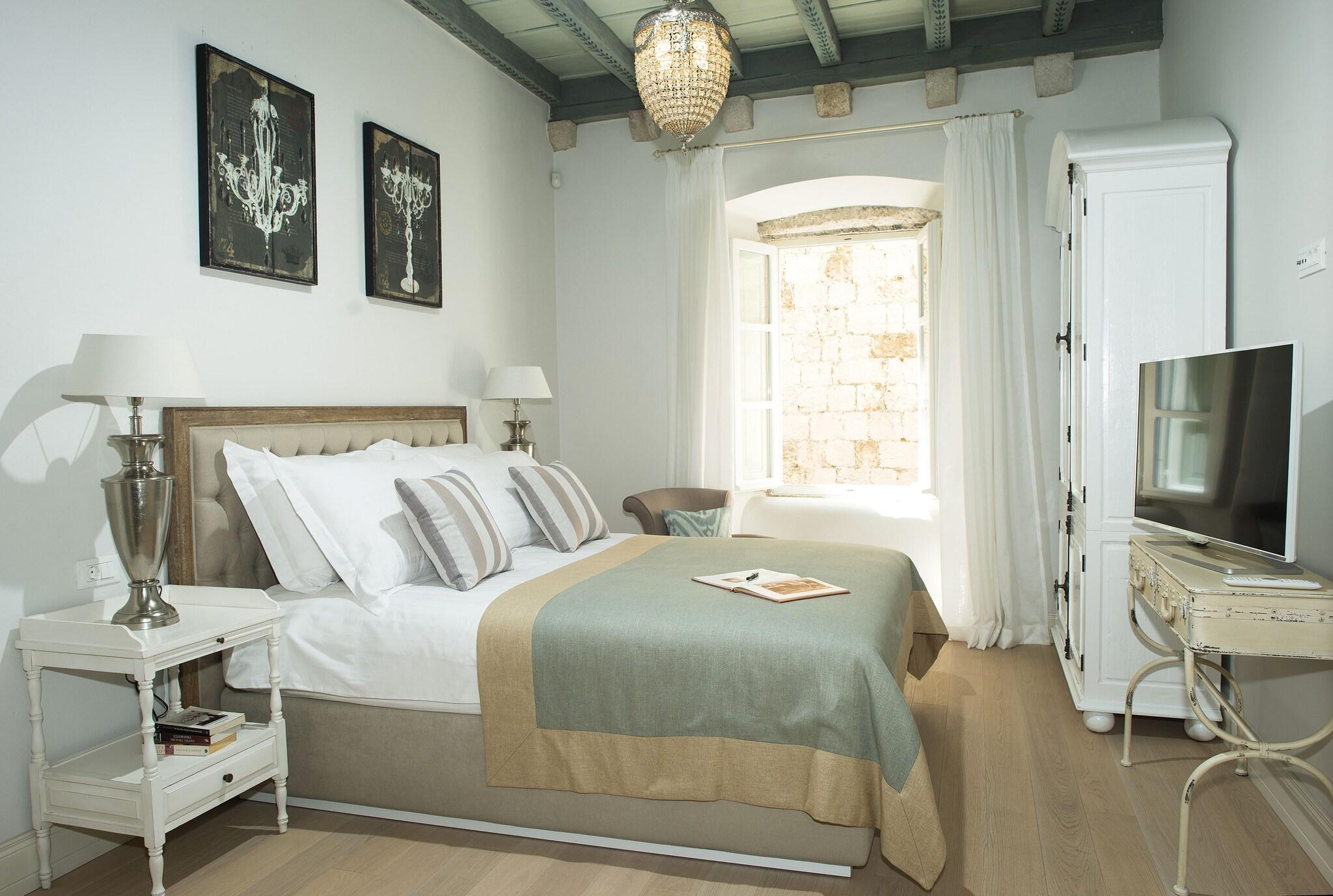 Suite Deluxe Queen Bed