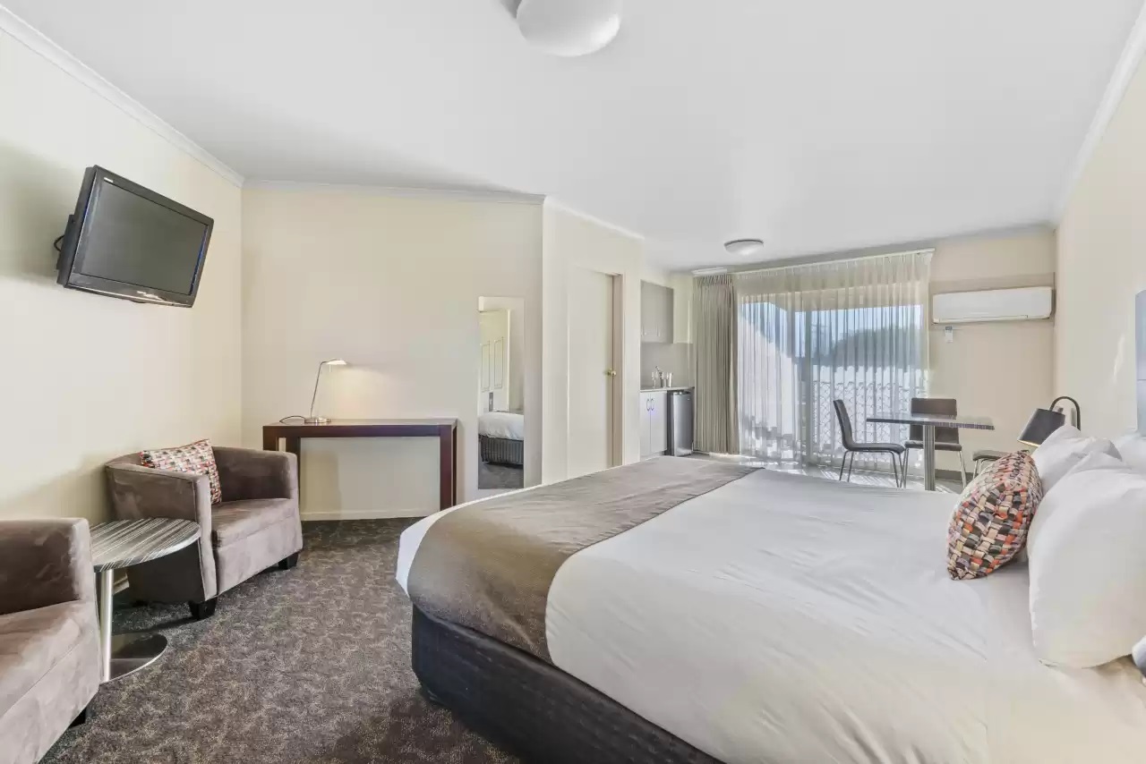 Double Queen Size Bed