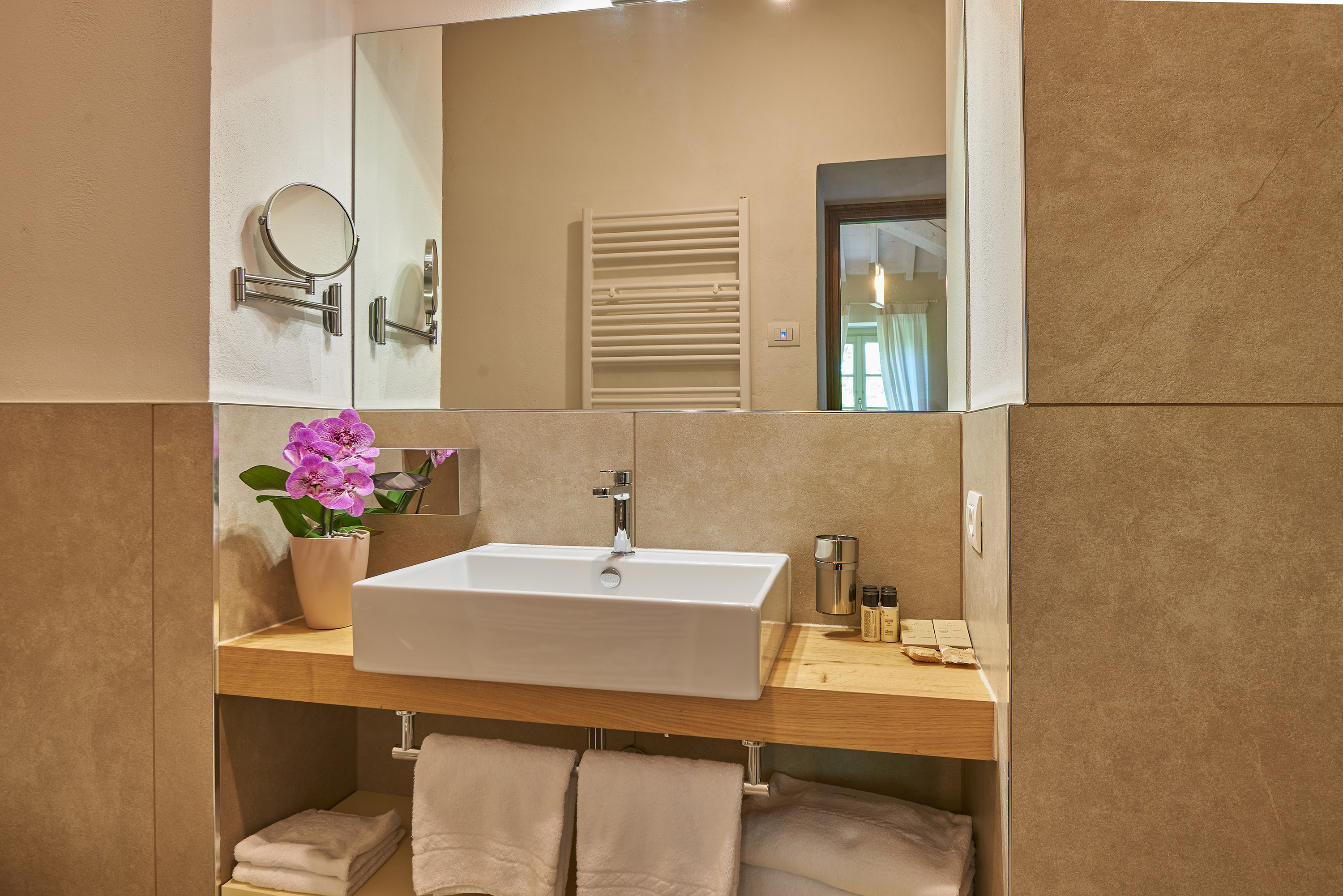 Twin Deluxe Two Queen Beds