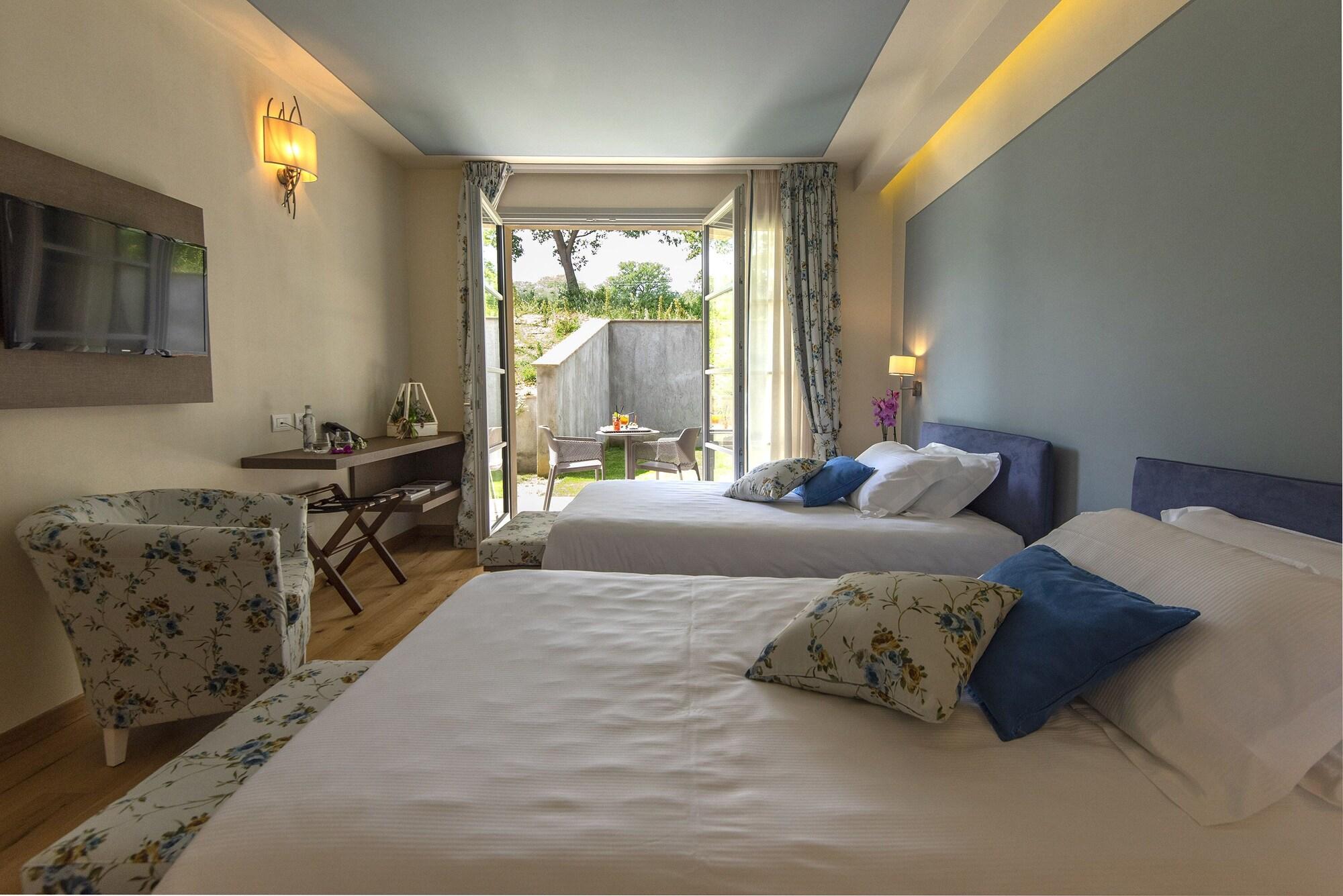 Suite Two Queen Beds