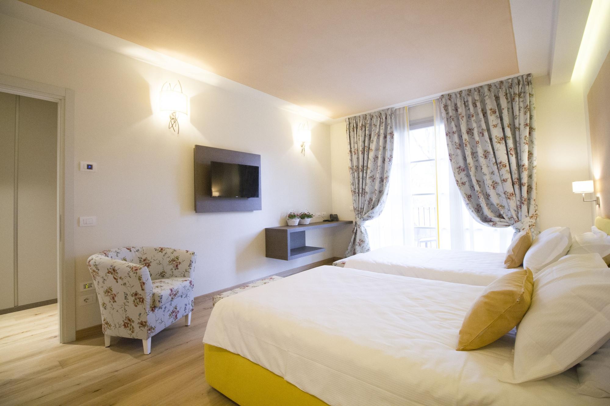 Suite Two Queen Beds