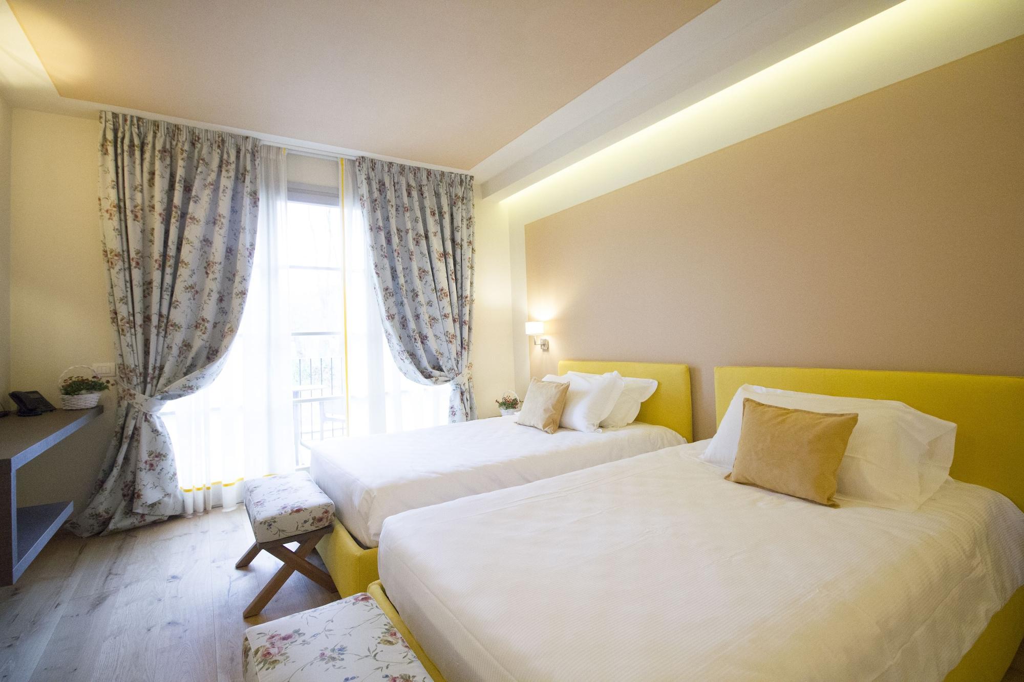 Suite Two Queen Beds