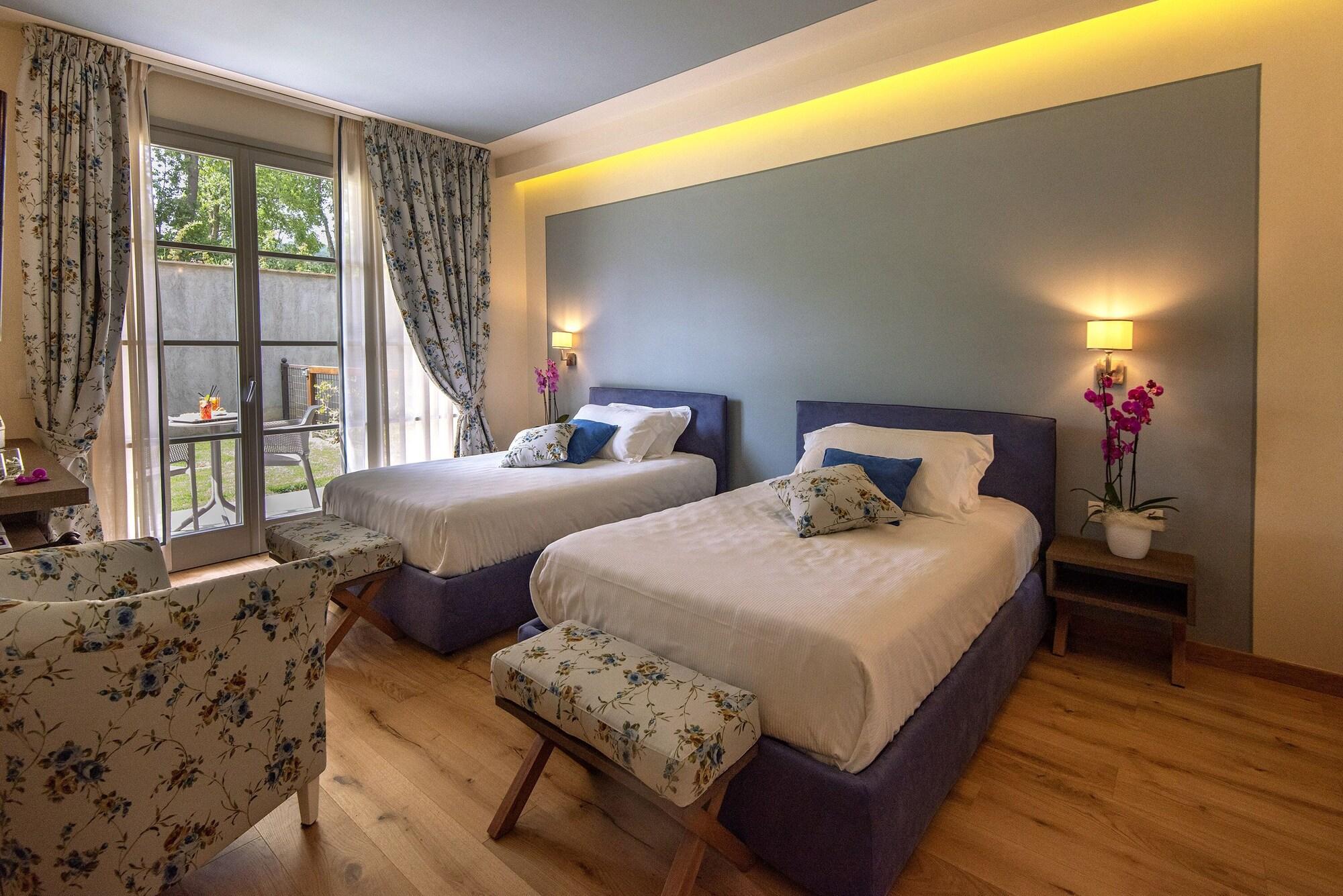 Twin Deluxe Two Queen Beds