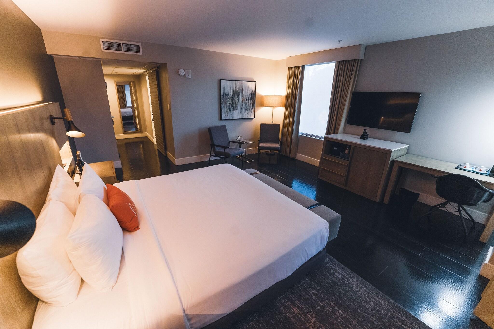 Double Deluxe King Bed