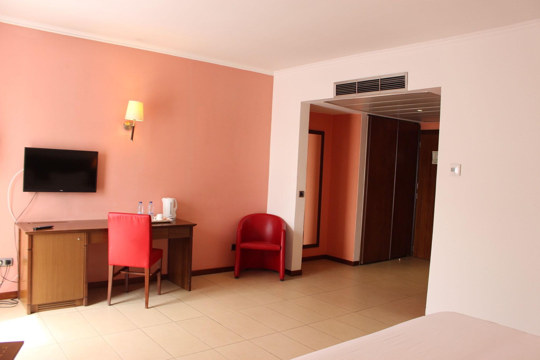 Junior Suite Queen Size Bed