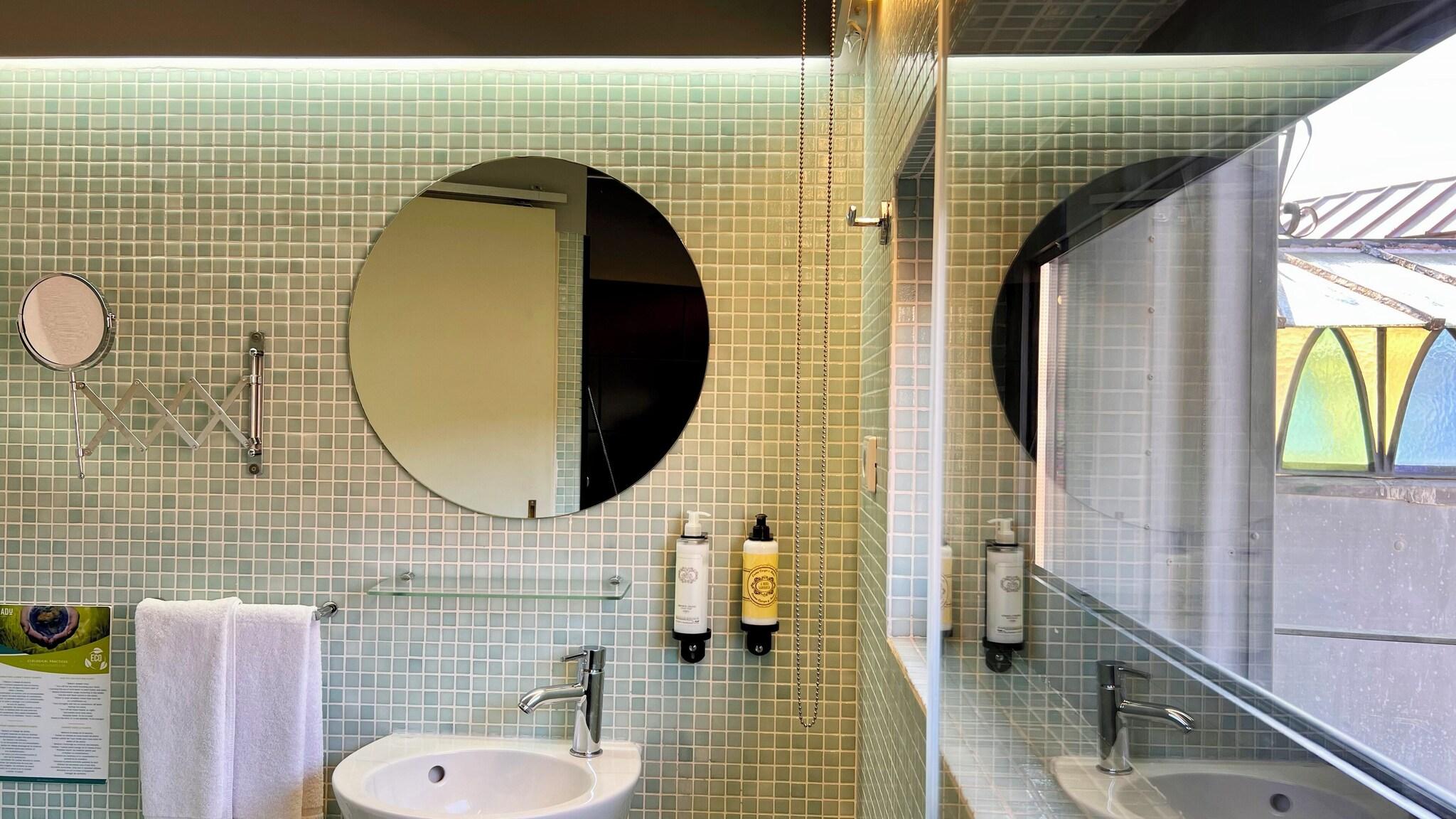 Double Queen Size Bed