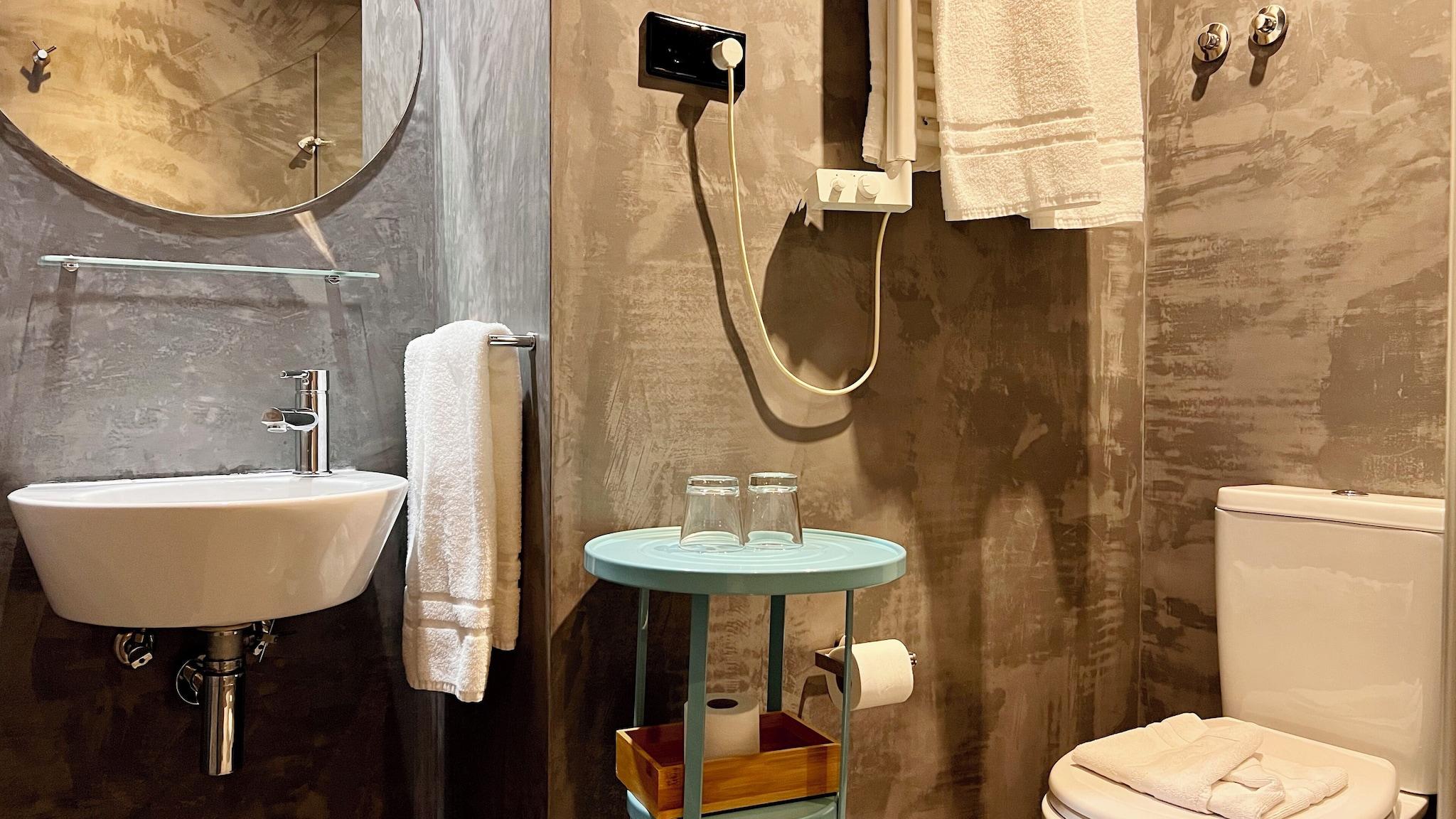 Double Queen Size Bed