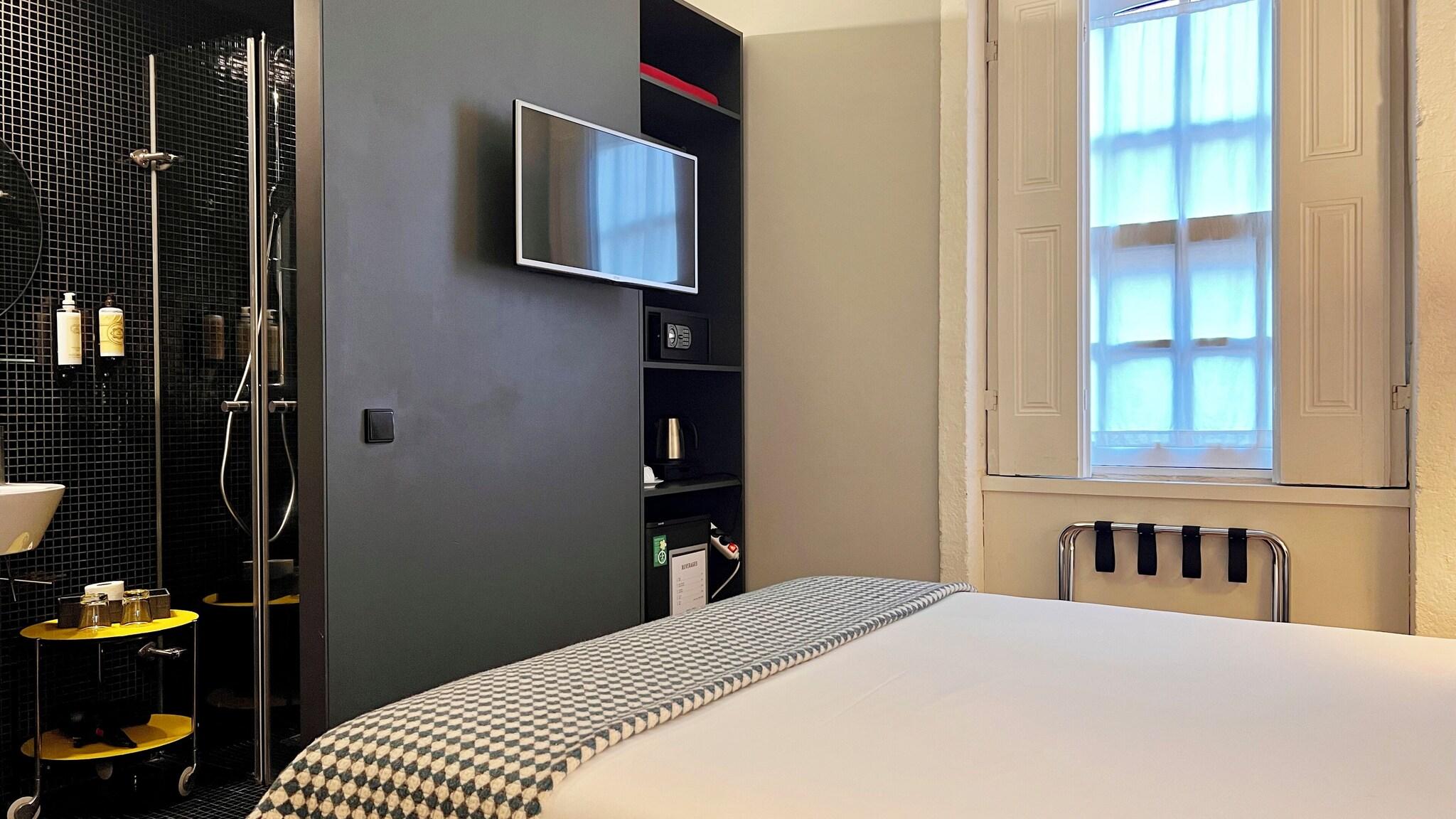 Double Queen Size Bed