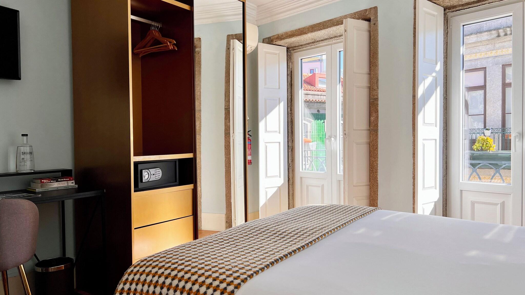 Double Queen Size Bed