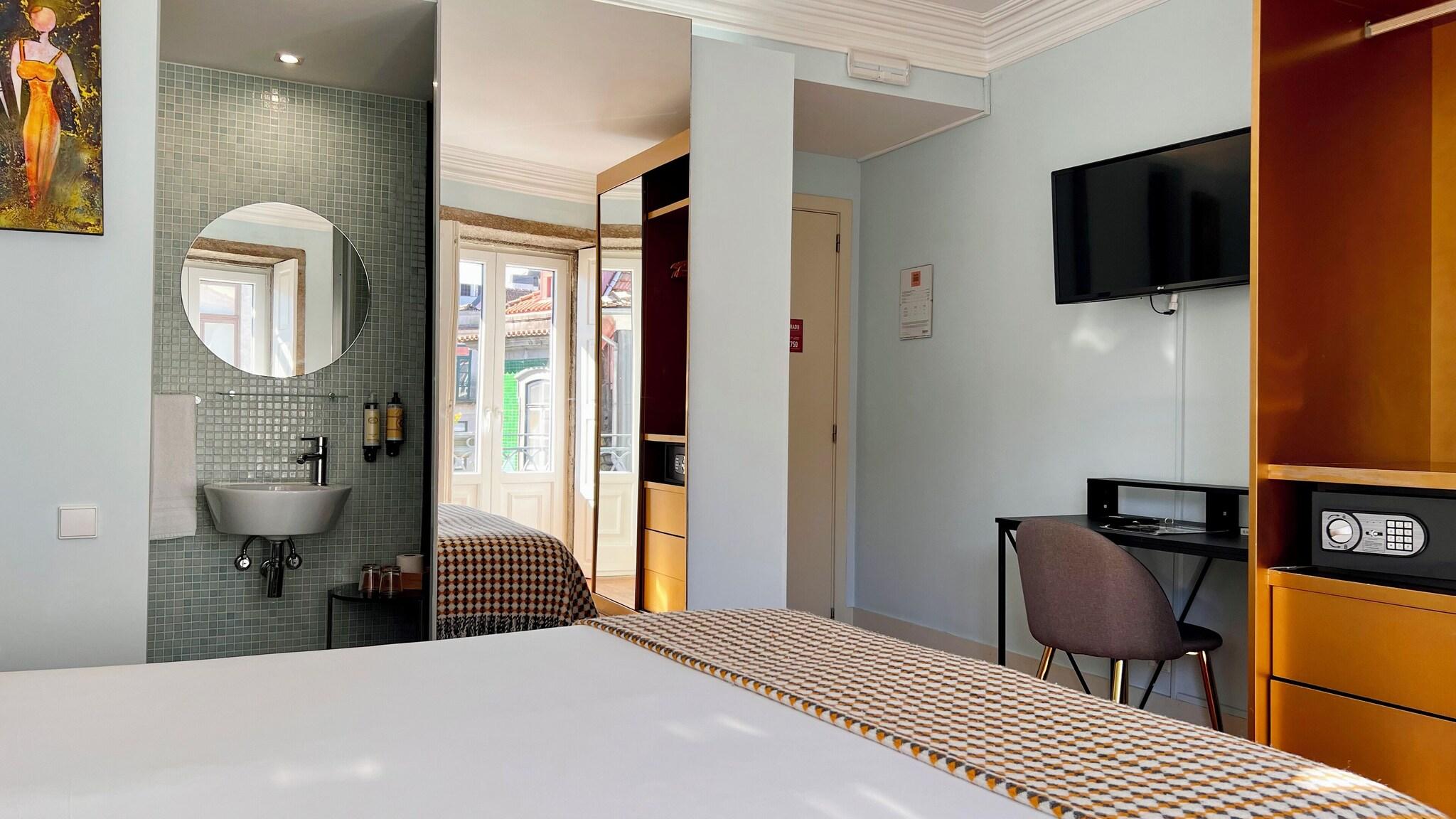 Double Queen Size Bed