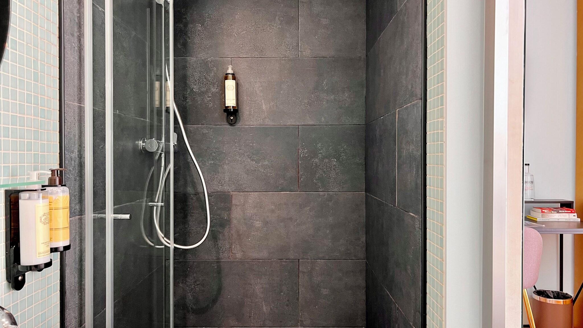 Double Queen Size Bed