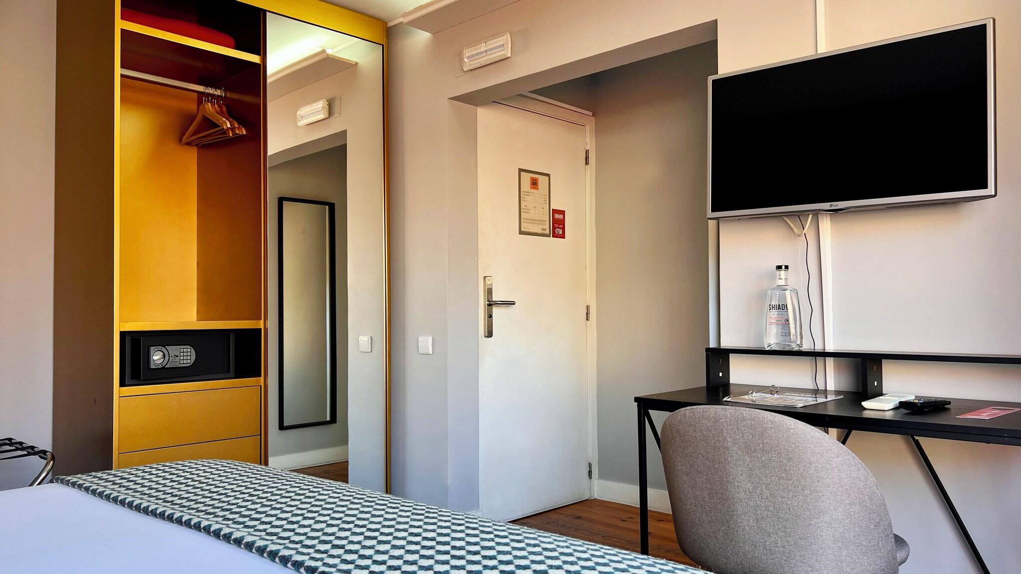 Double Queen Size Bed