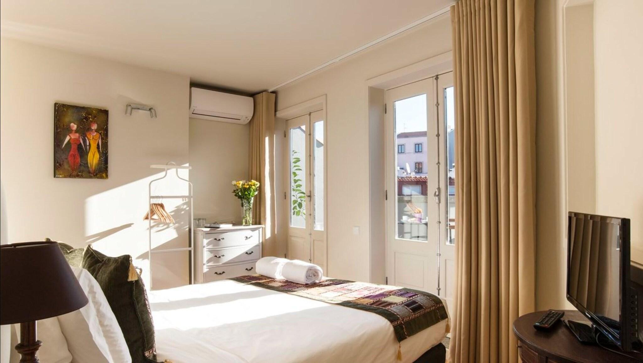 Double Queen Size Bed