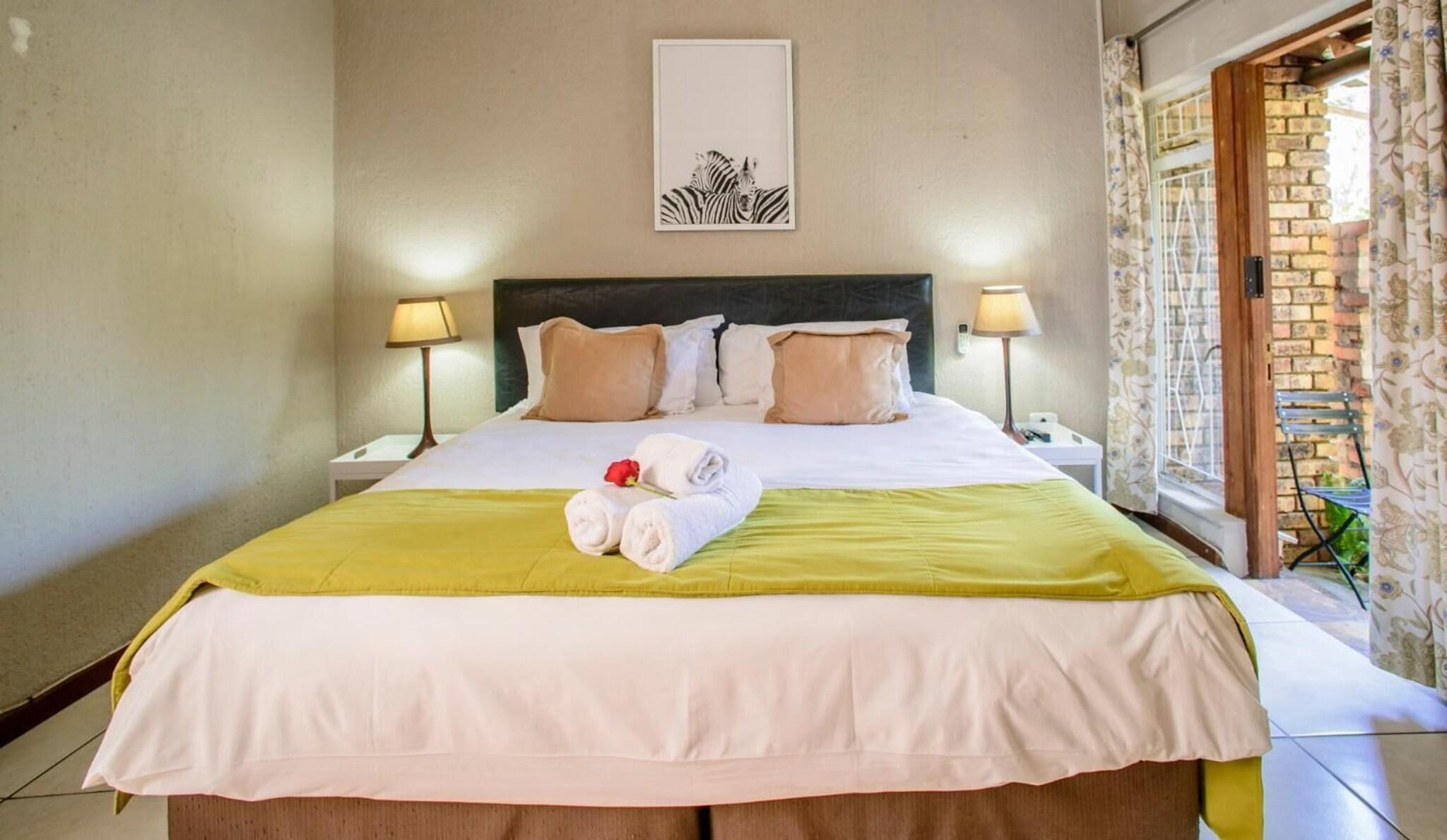 Studio Classic King Bed