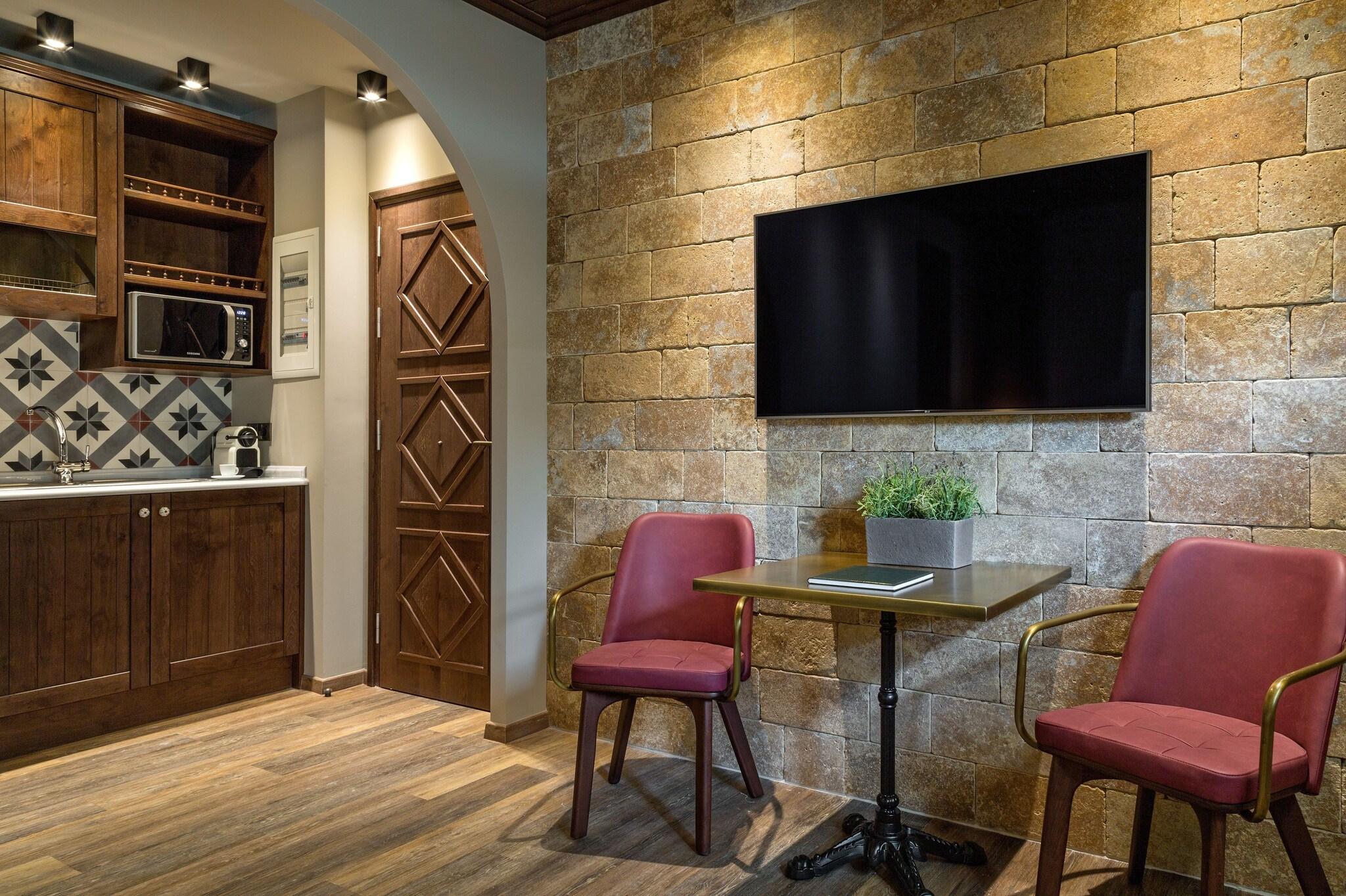 Studio Queen Size Bed